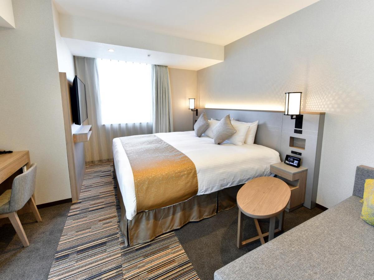 Zimmer mit Kingsize-Bett