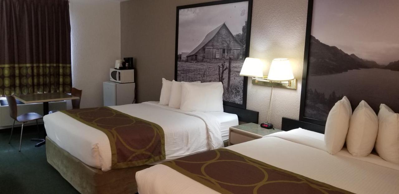 Queen Room Two Queen Beds Pet Friendly or Non-Smoking,1022392108:JPEG