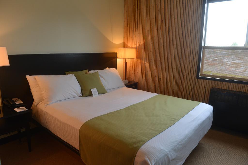 Queen Room,758436910:JPEG