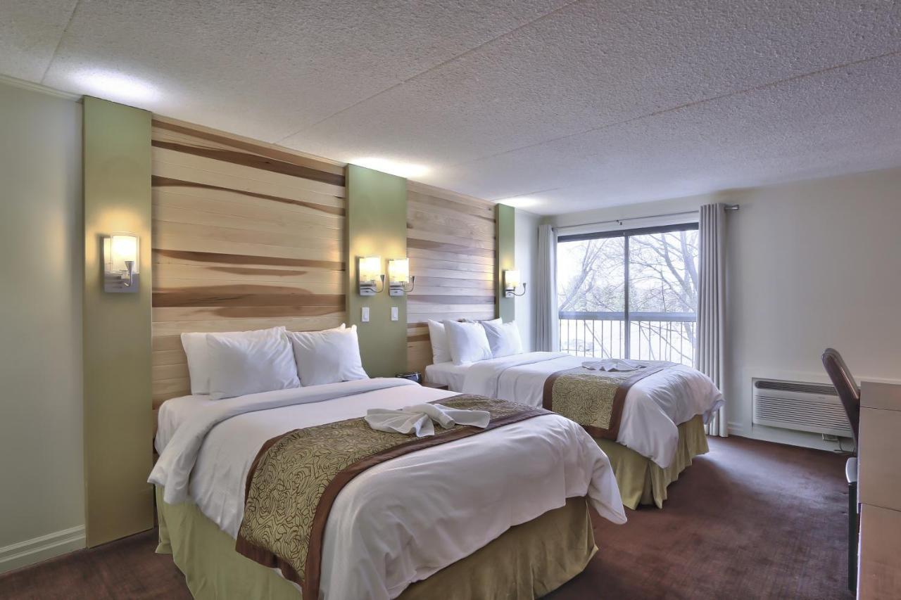 Quarto com 2 Camas de Casal