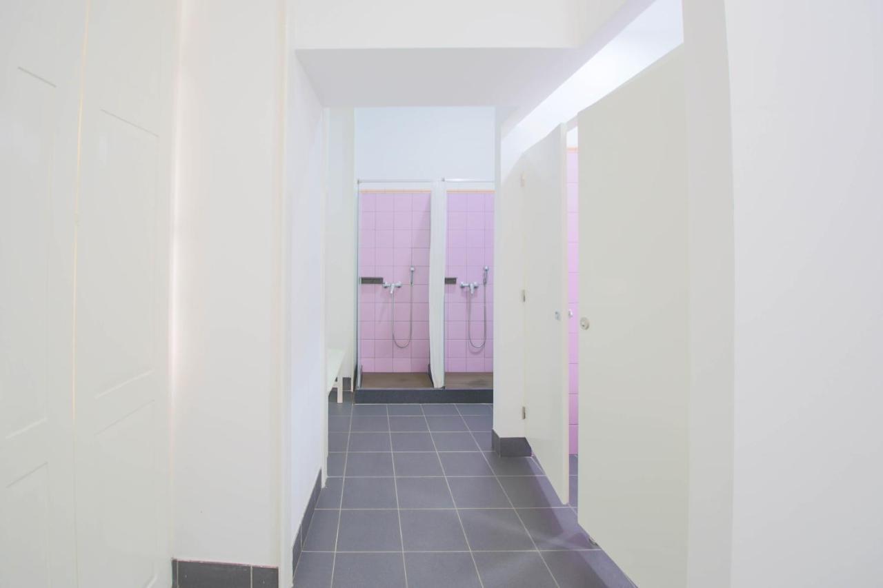Zweibettzimmer mit Gemeinschaftsbad