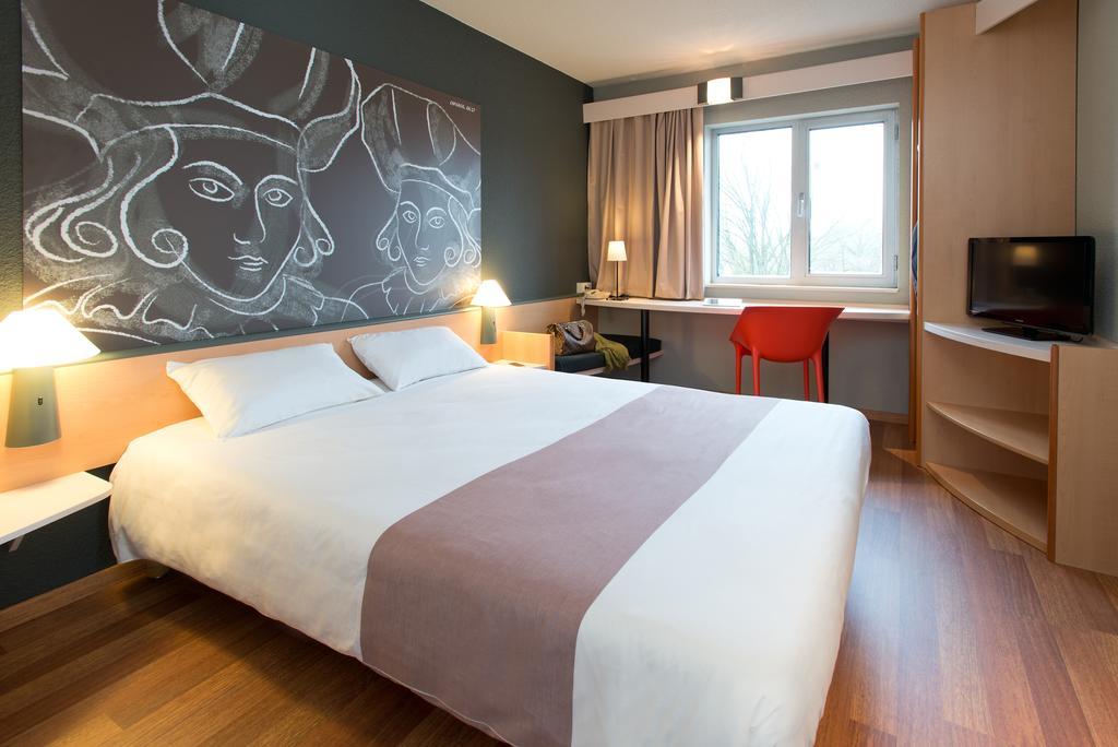 Standard Double Room,111953850:JPEG