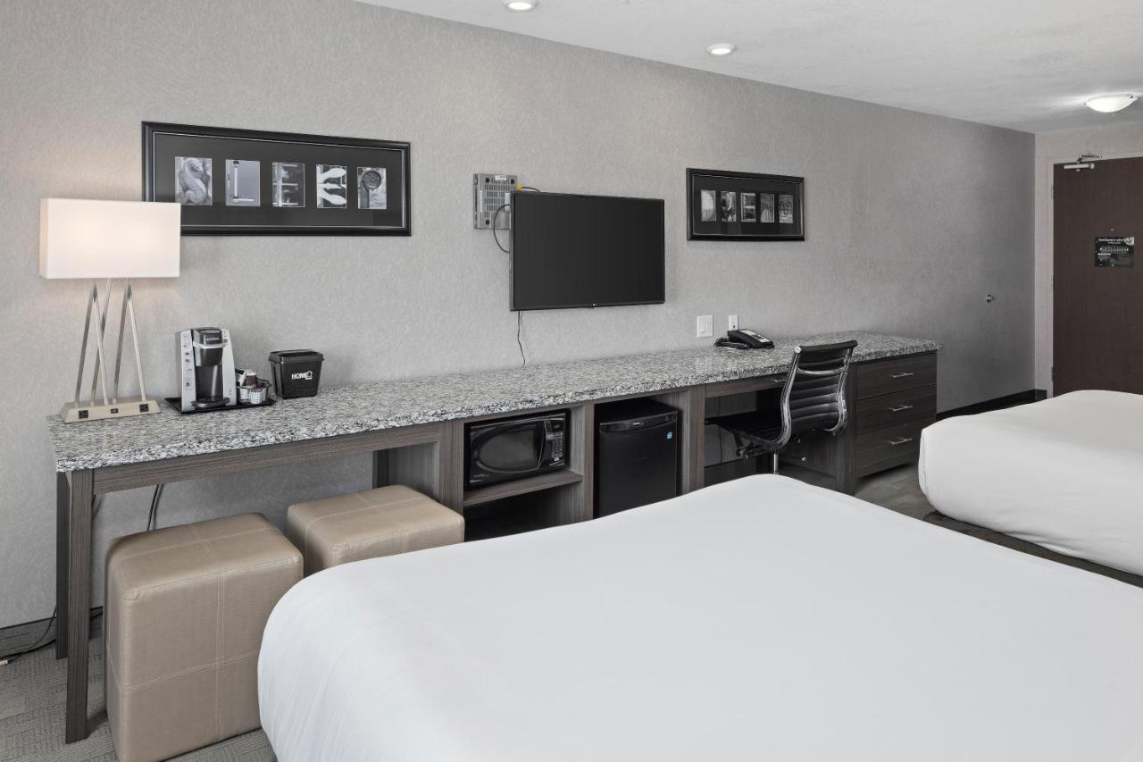 Standard Queen Room with Two Queen Beds,1132373205:JPEG