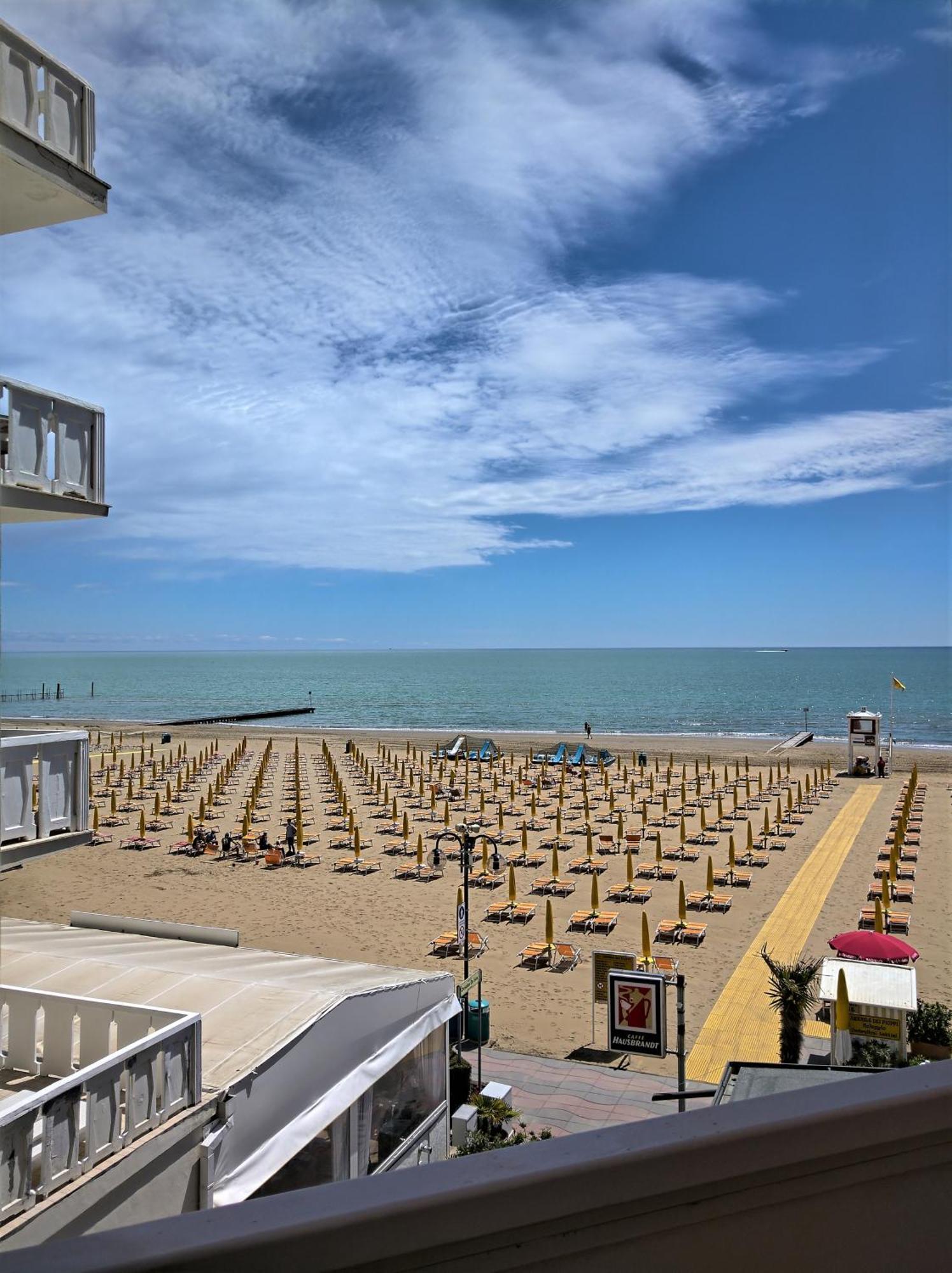 Standard Single Room with Partial Sea View