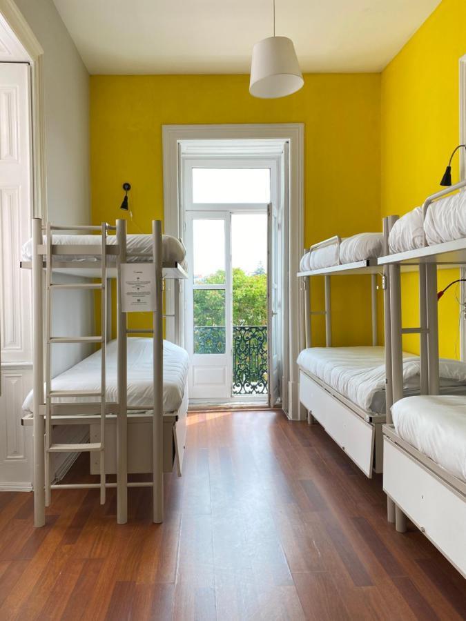 Cama em Dormitório Misto com 6 Camas e Casa de Banho Partilhada