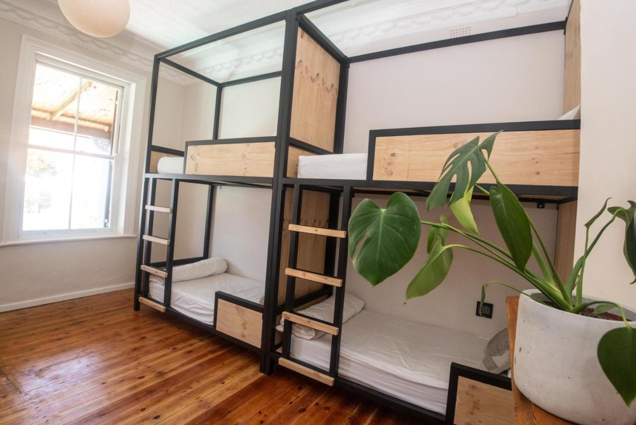Cama em Dormitório Feminino com 6 Camas