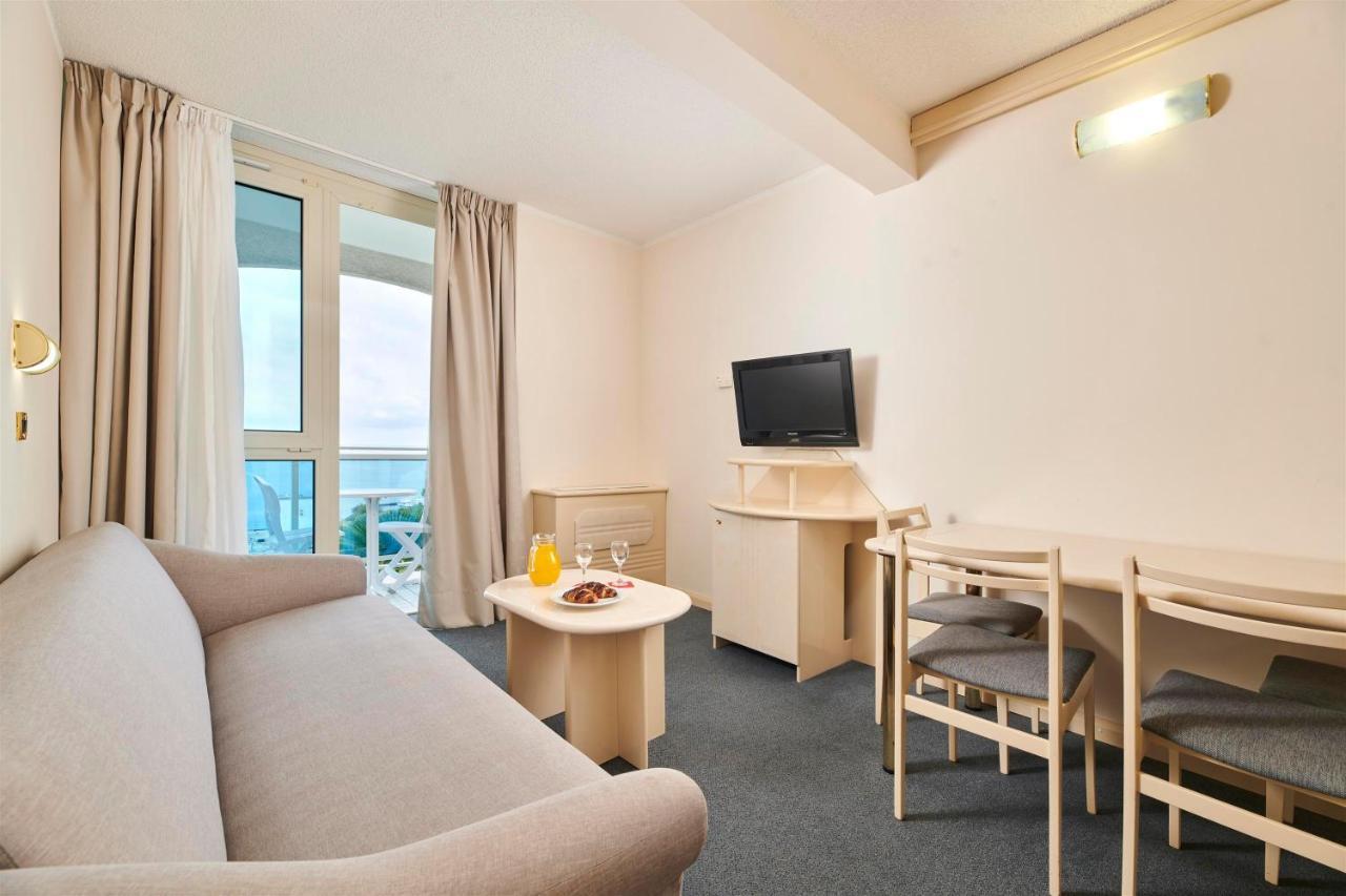 Classic Room Sofa Bed Balcony Sea Side,1277306941:JPEG