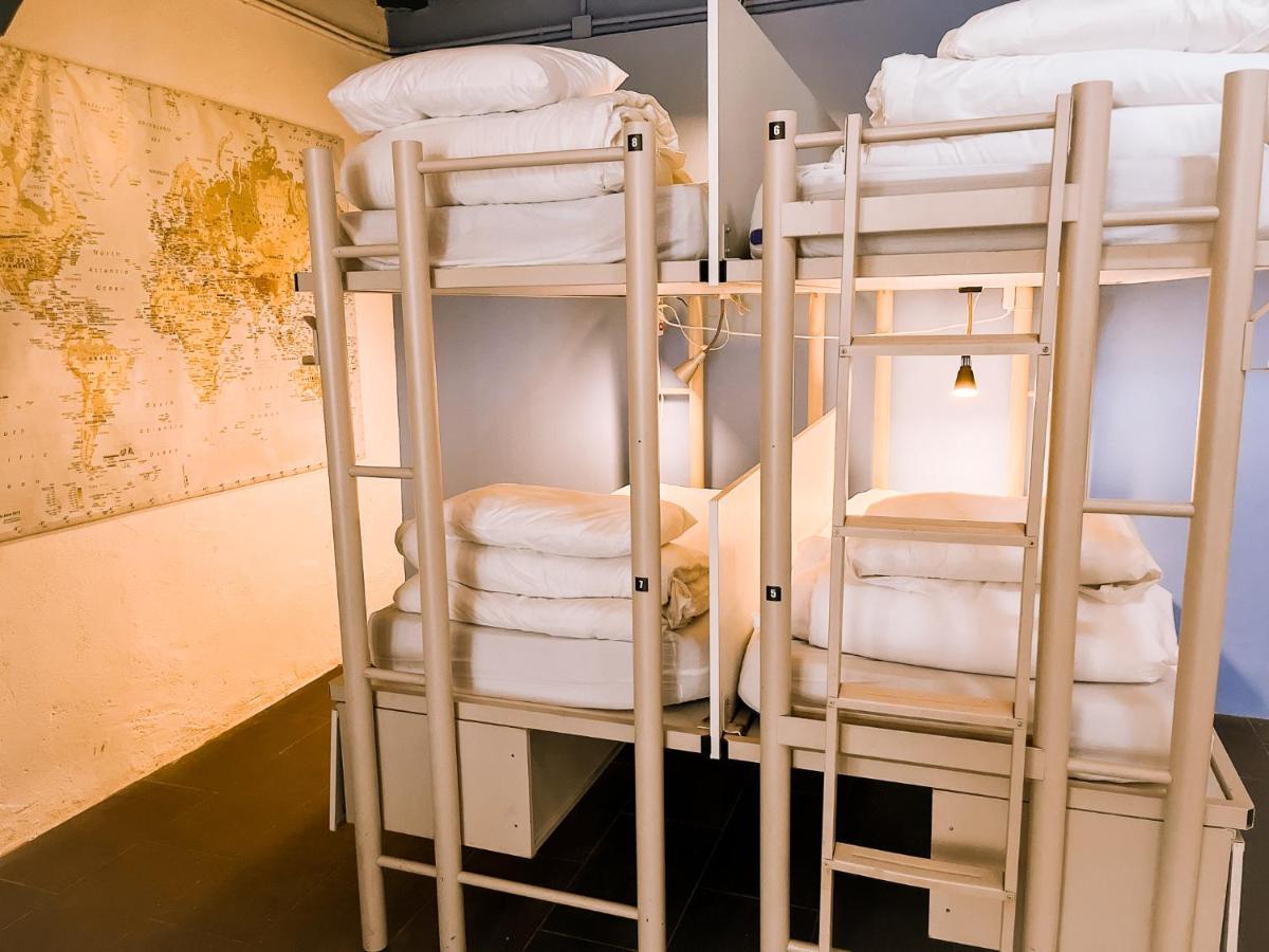 Cama em Dormitório Misto com 10 Camas e Casa de Banho Partilhada
