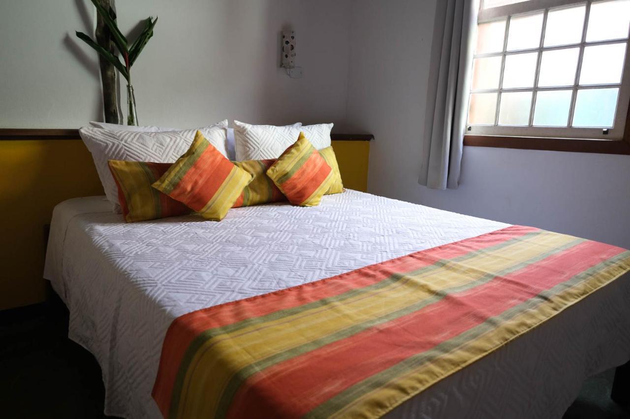 Quarto com cama queen-size