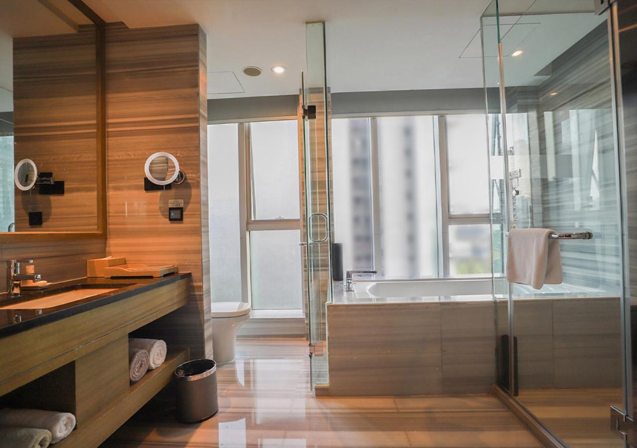 G50 Deluxe King Room