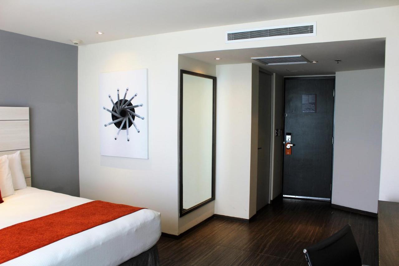 Hébergement Lit King-Size Deluxe - Vue sur Boulevard