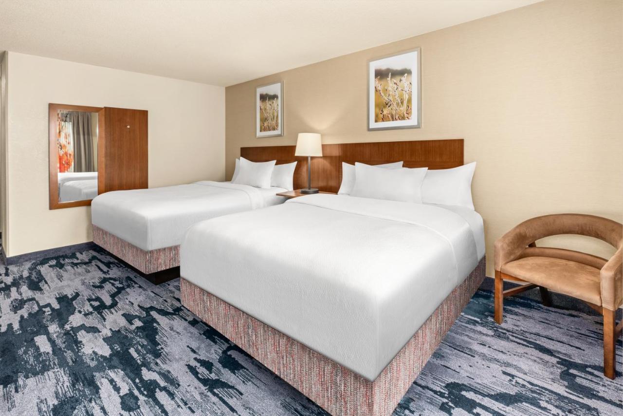 Double Room with Two Queen Beds,1400403203:JPEG