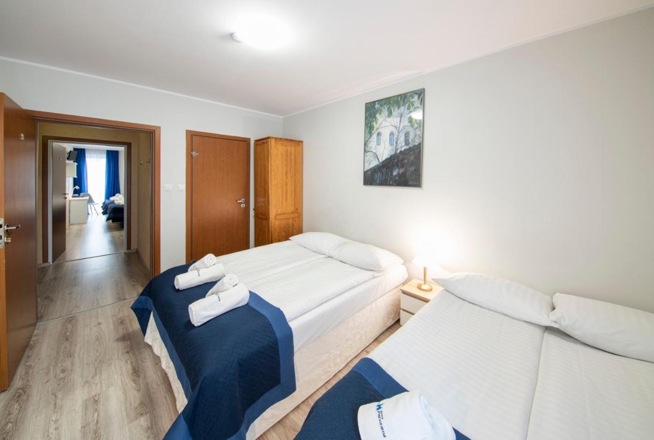 Deluxe Family Room