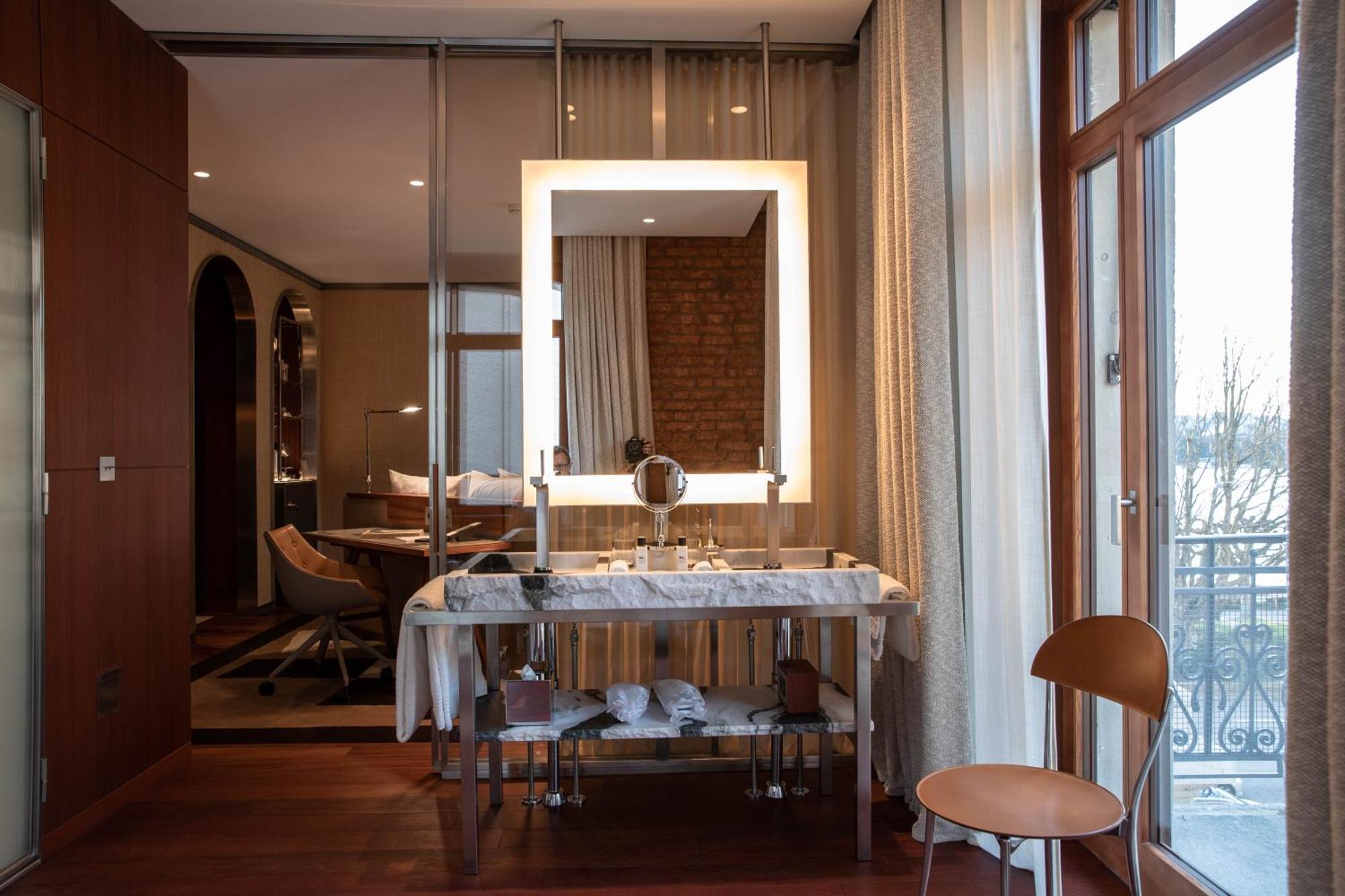 Corner Room,1210024960:JPEG