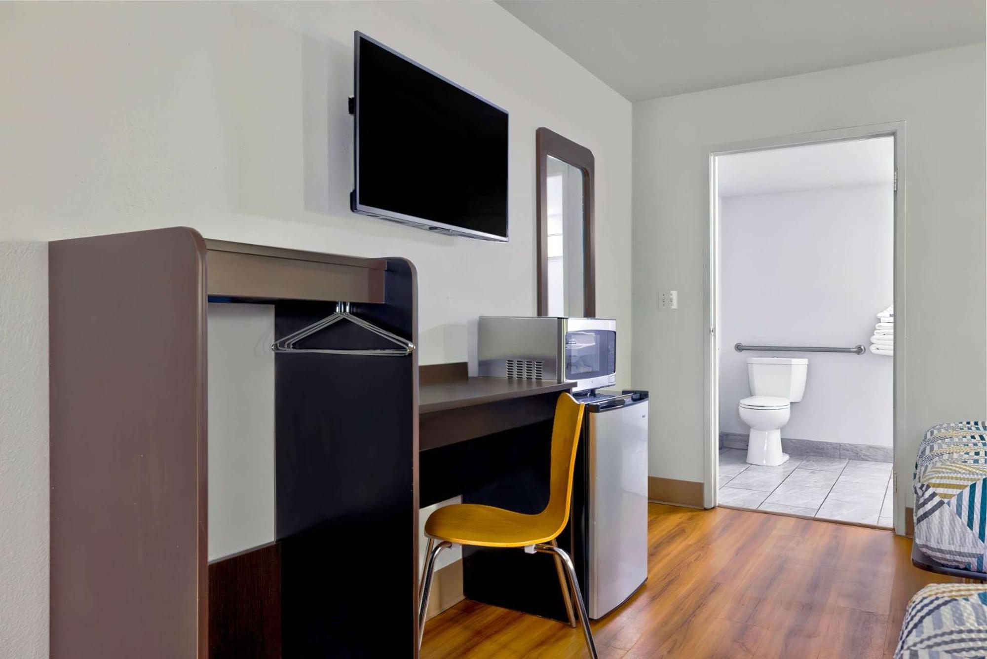 Queen Room with Two Queen Beds - Disability Access - Non-Smoking,1211230018:JPEG