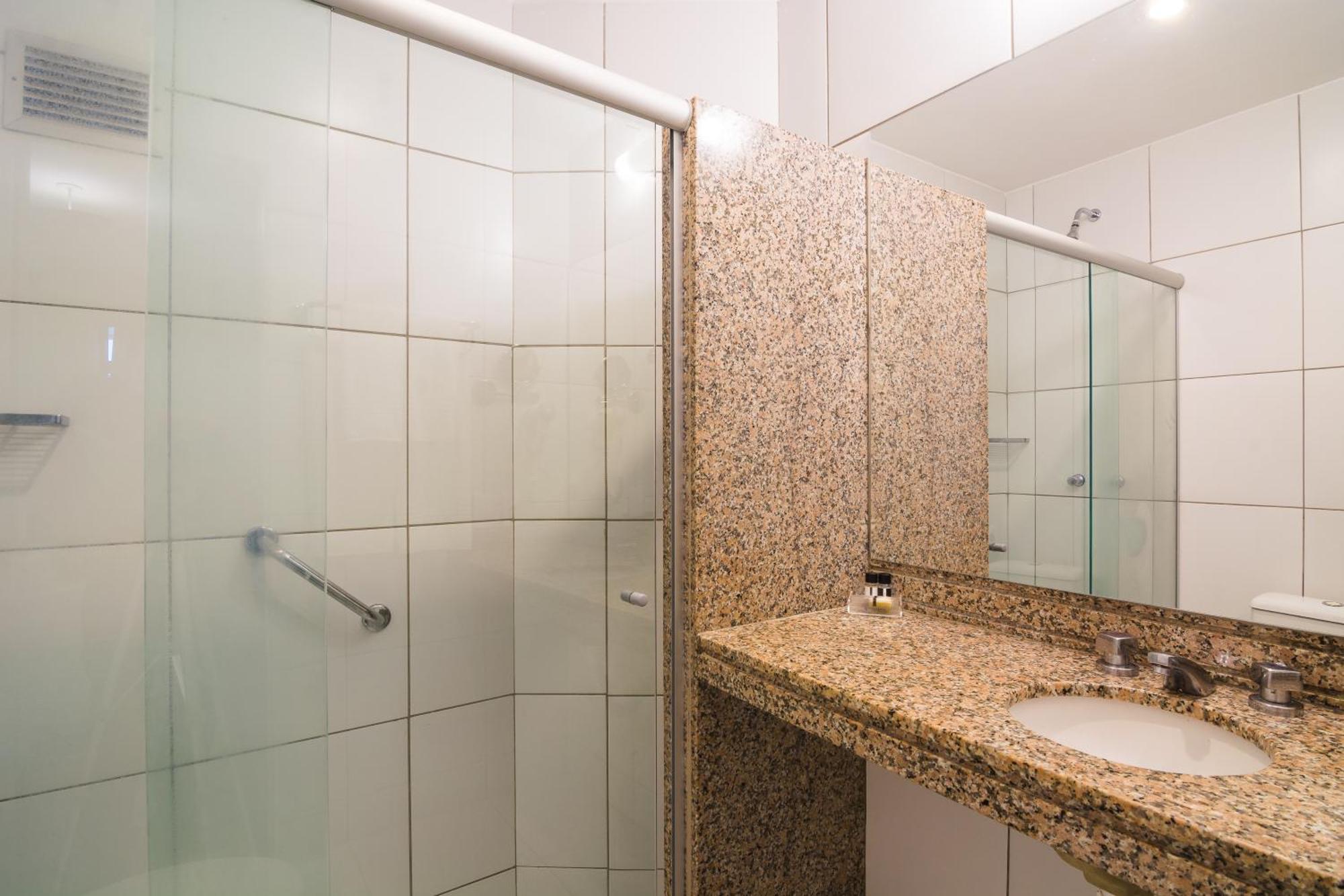 Apartamento com 1 Quarto, Varanda e Vista da Cidade