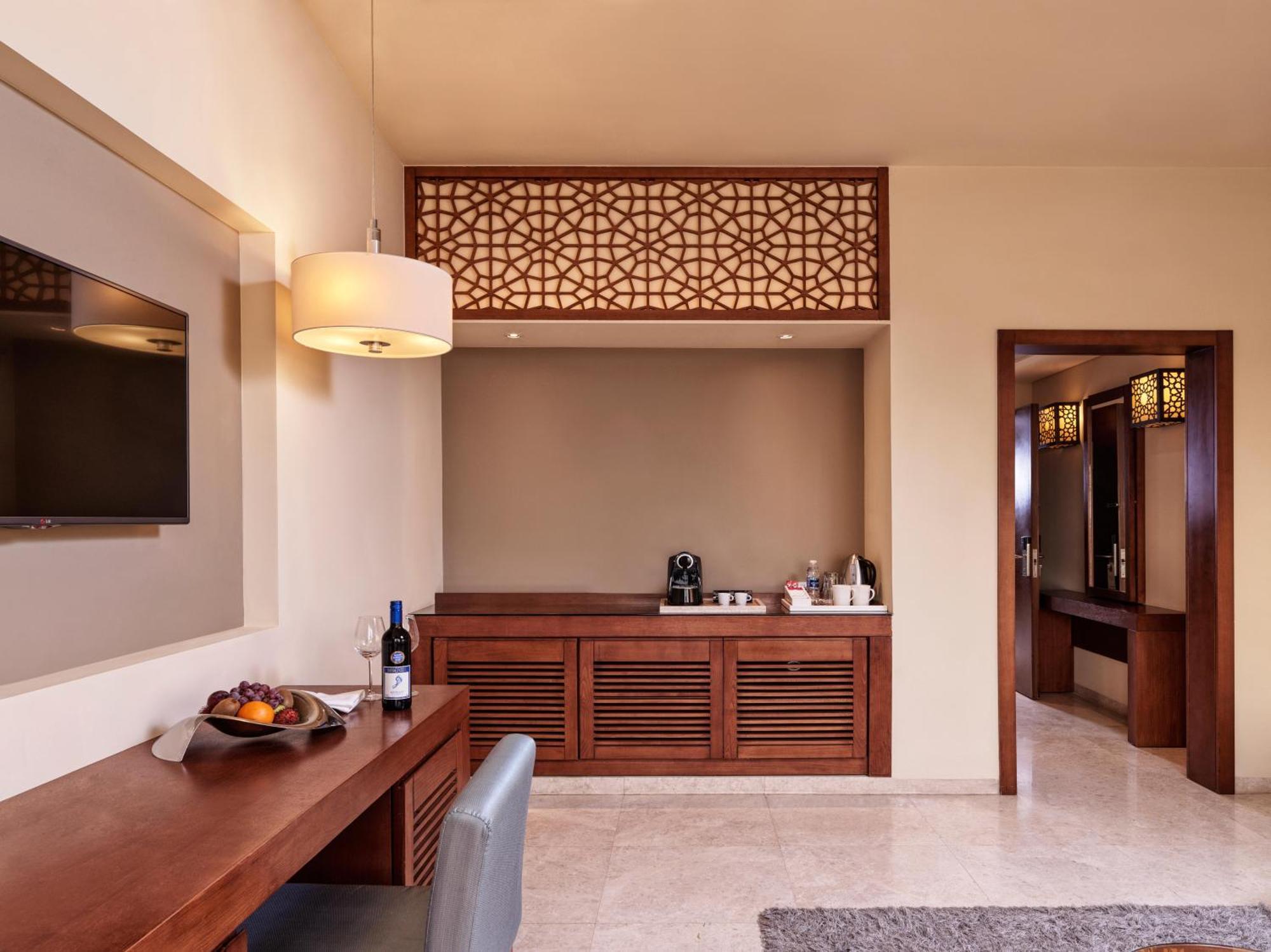 Suite Fanar Deluxe avec Entrée au Parc Aquatique