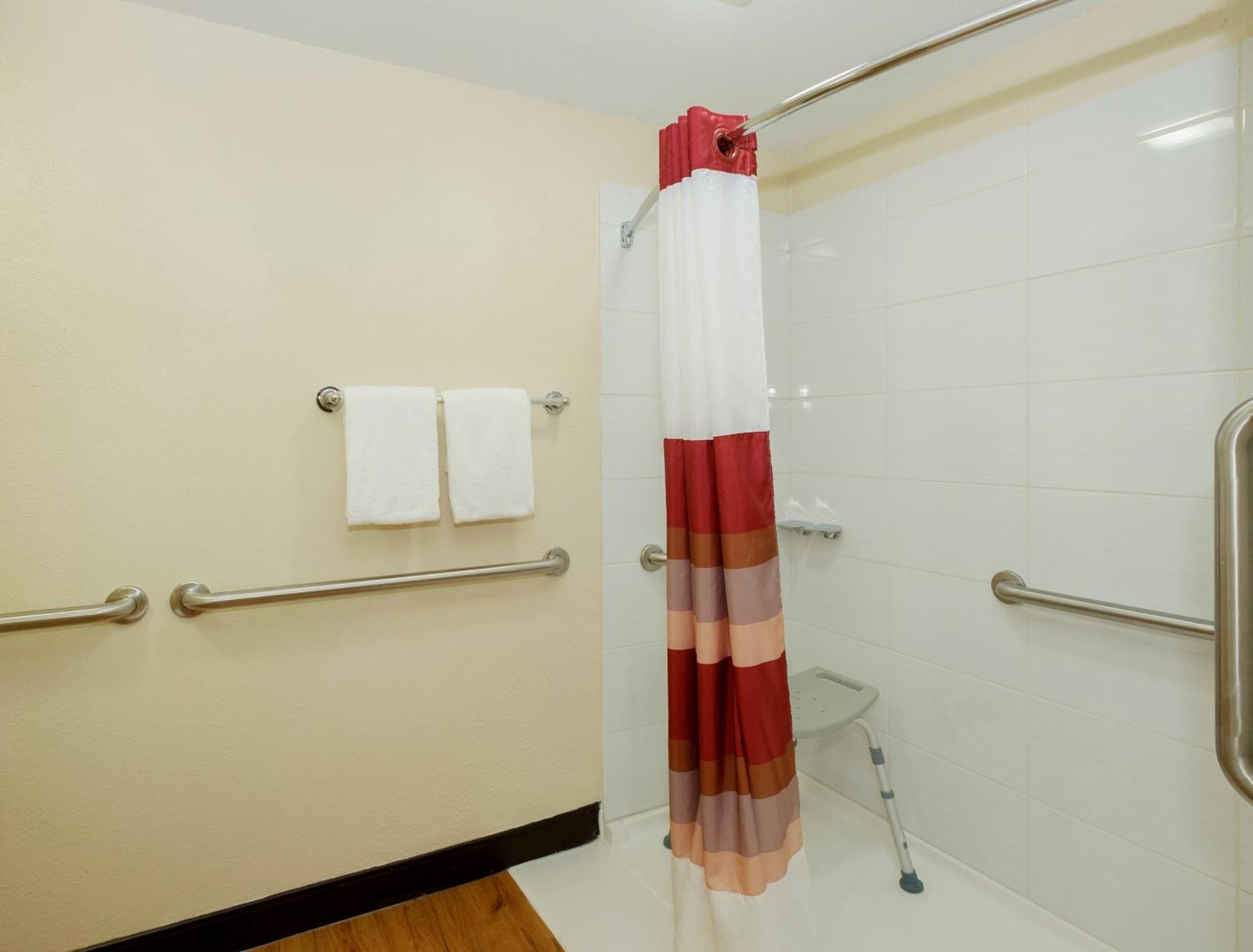 Deluxe King Room Disability Acess Roll-In Shower Smoke Free