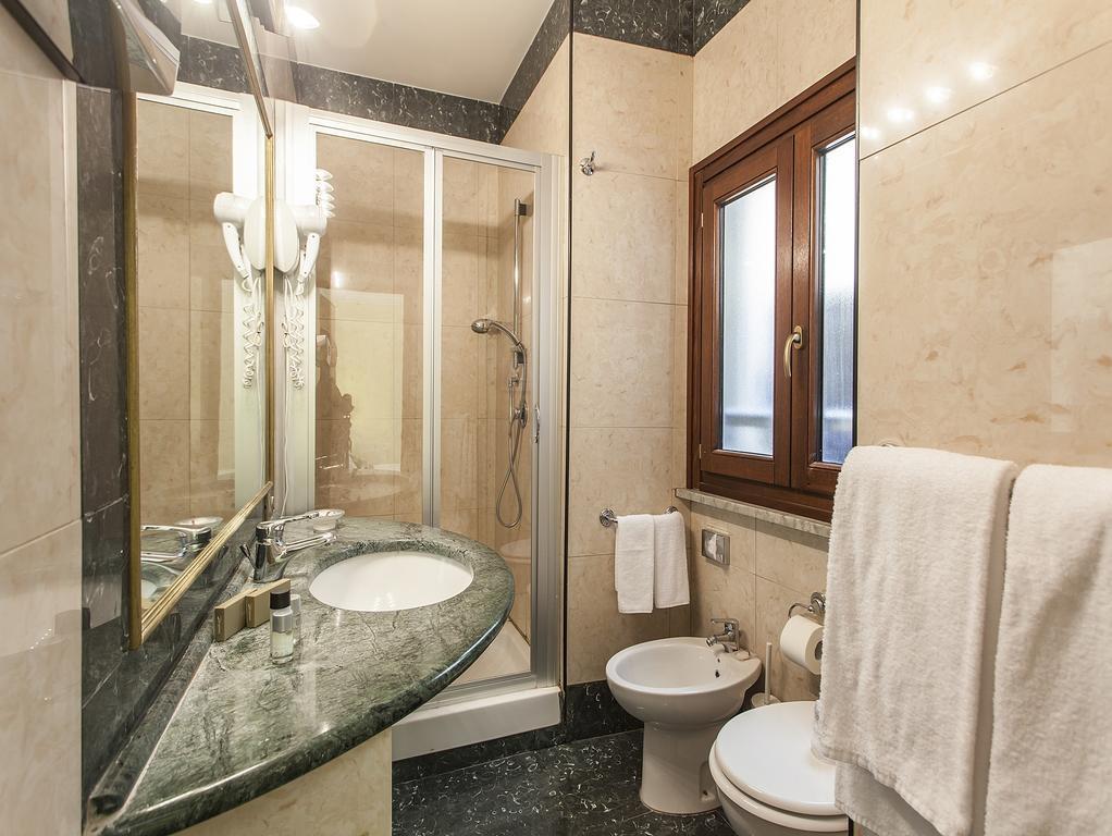 Triple Room,700762864:JPEG