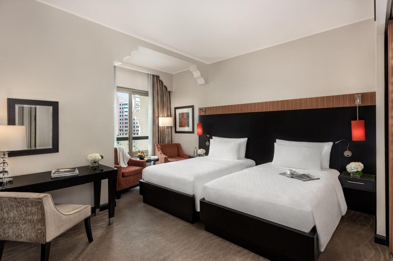 Executive Room, Evening Drinks & Canapes Section, Shuttle To Public Beach