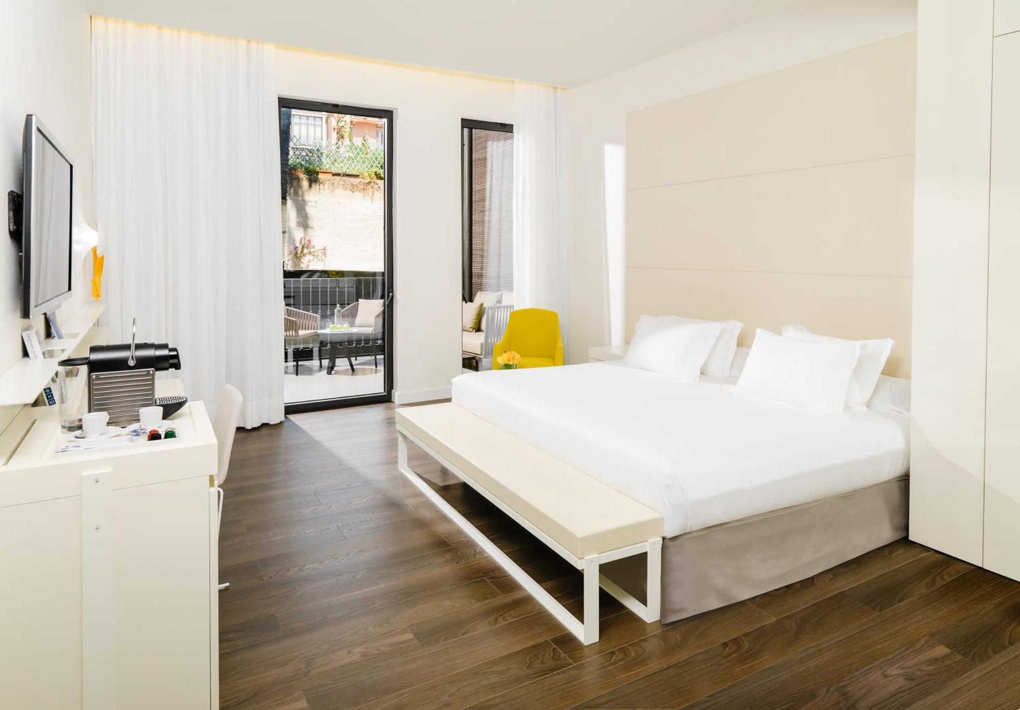 Quarto Superior com Cama de Casal ou 2 de Solteiro e Terraço