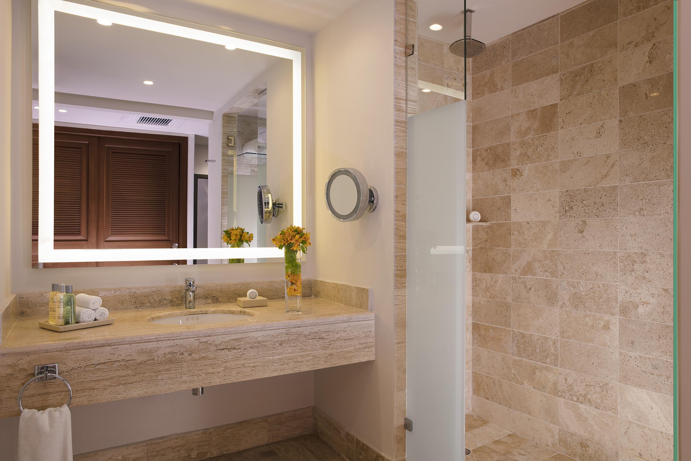 Double Junior Suite with Tropical View