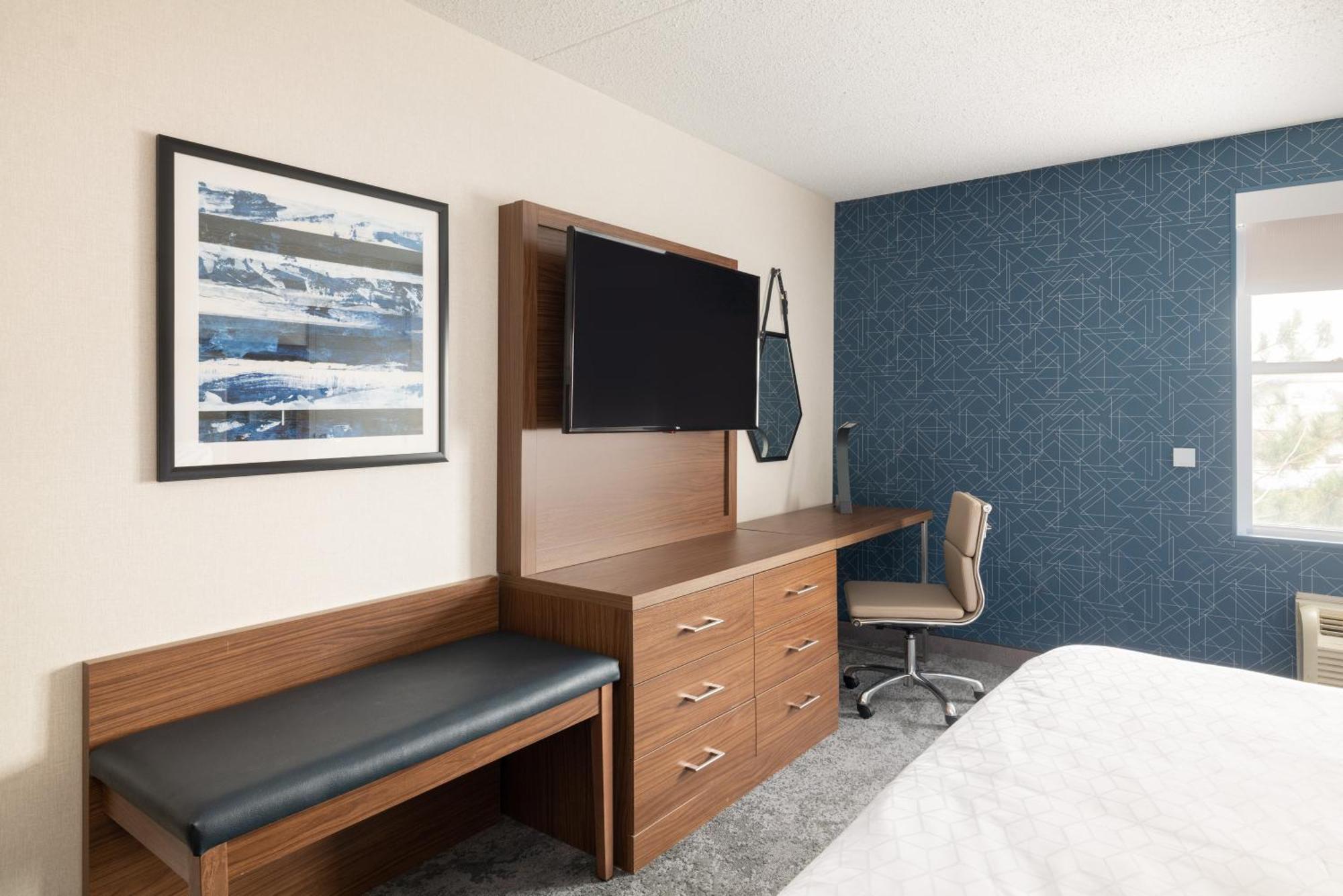 Standard King Room with Accessible Tub - Mobility Access