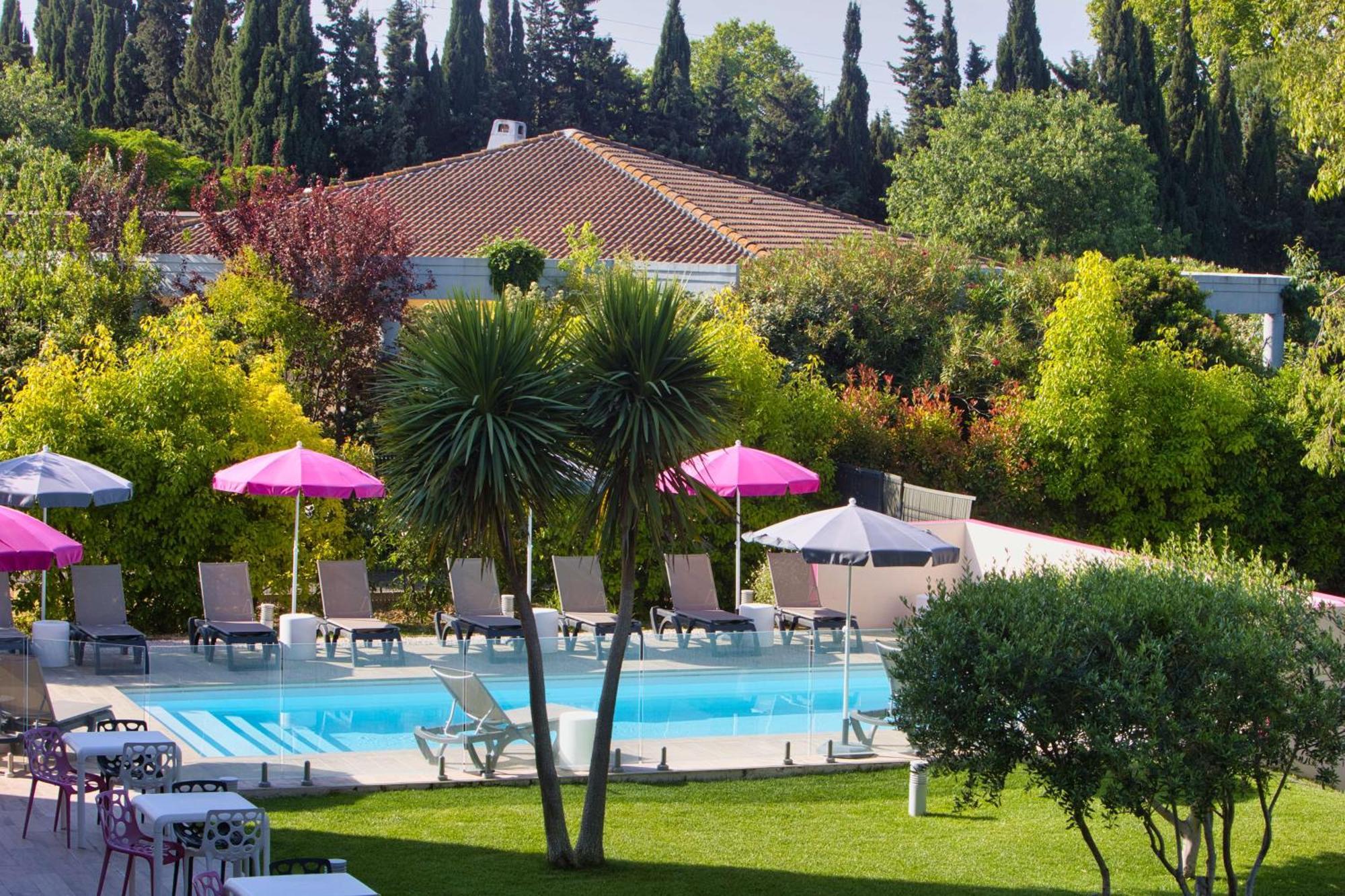 Junior King Suite with Sofa Bed and Pool View - Non-Smoking,1445129764:JPEG