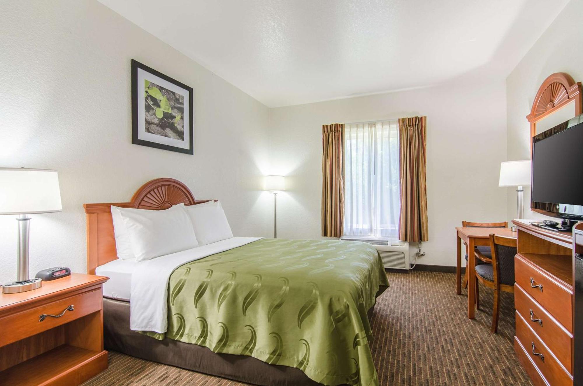 Queen Room - Accessible/Nonsmoking