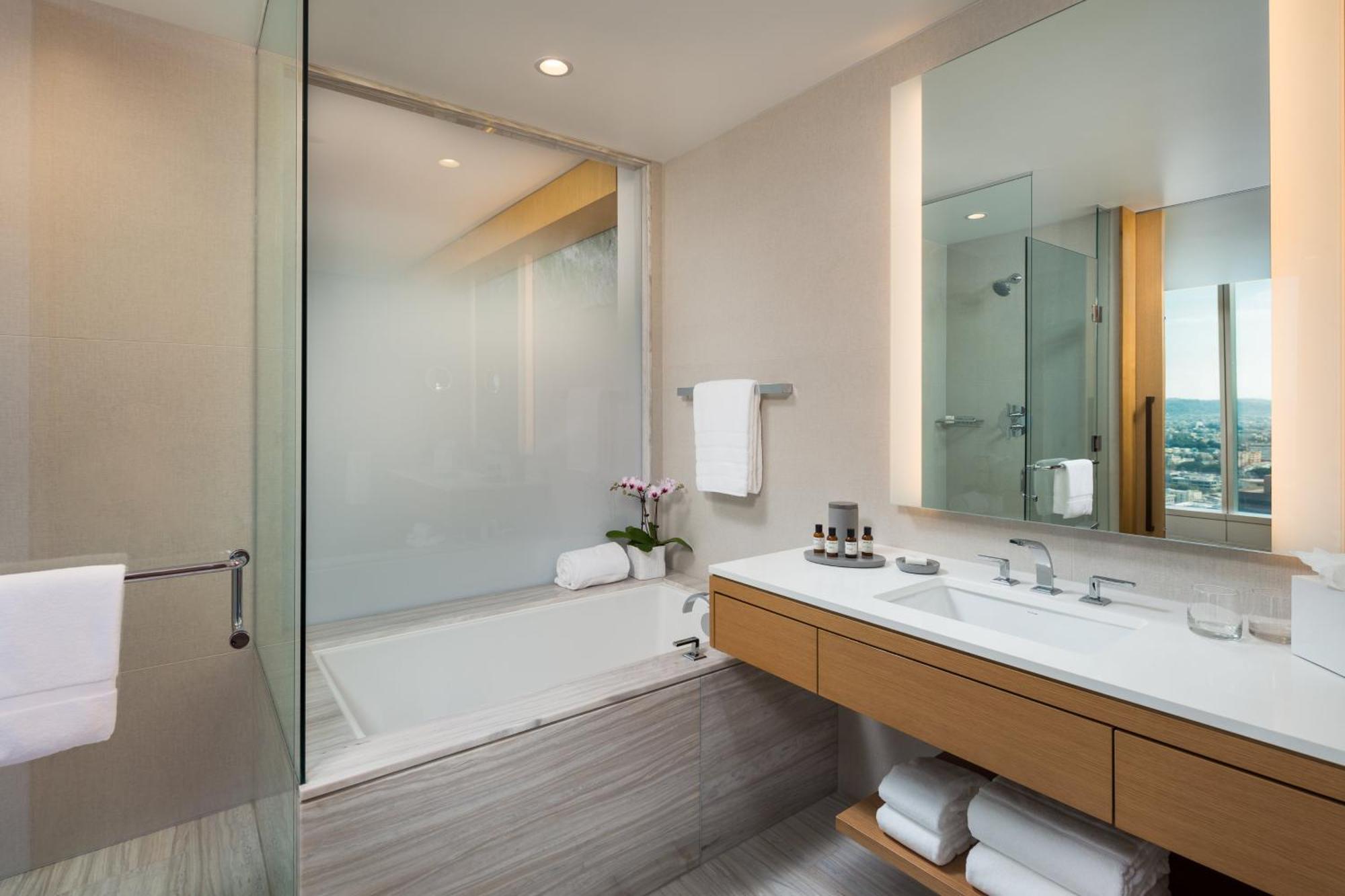 Chambre Lit King-Size Classique avec Vue sur la Ville