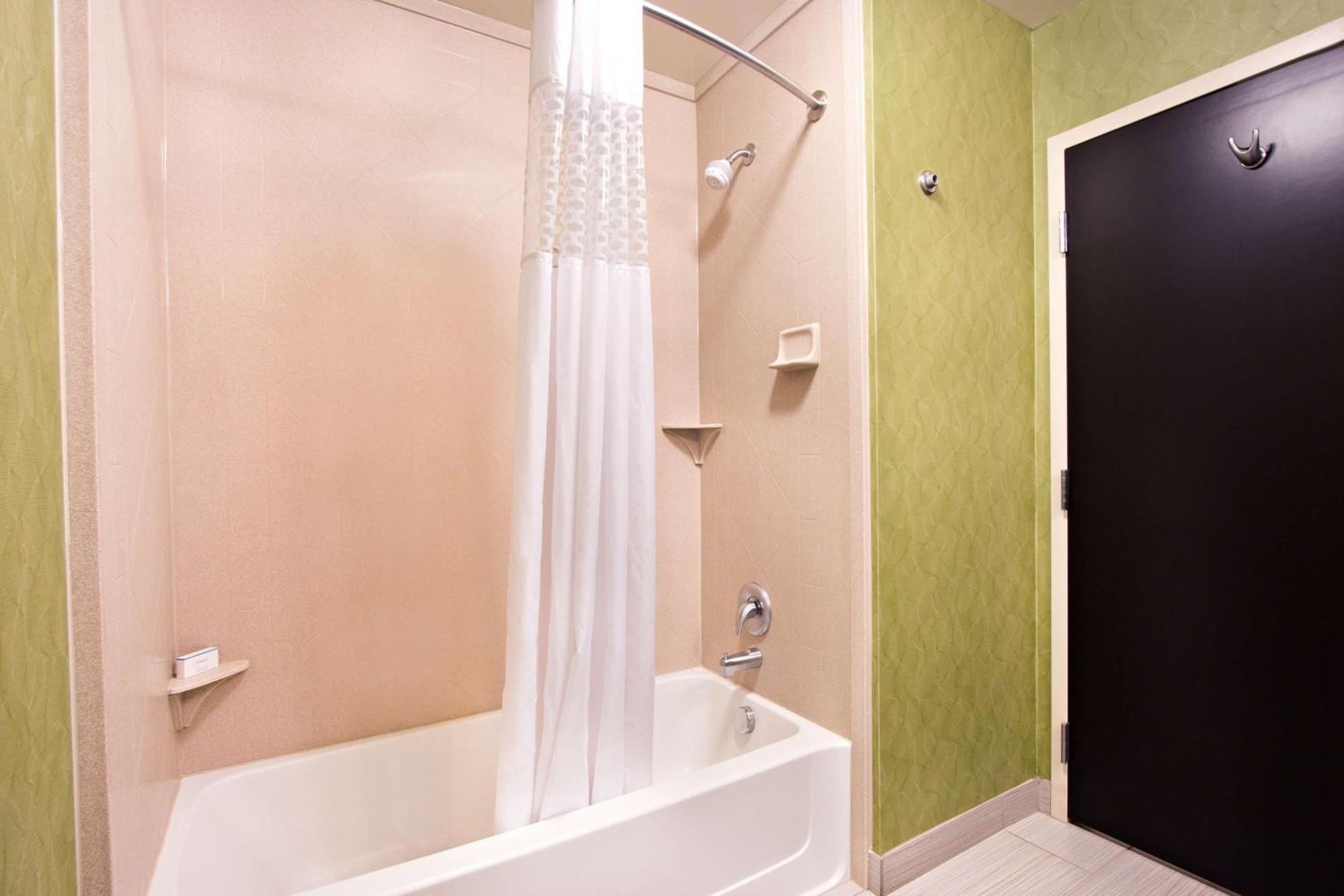 Queen Room with Two Queen Beds (4 Adults)