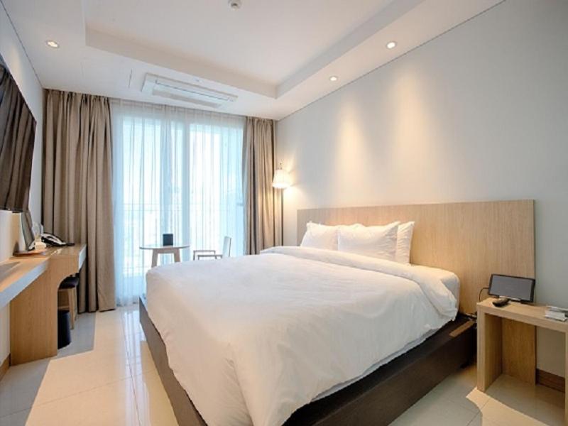Deluxe King Terrace River View