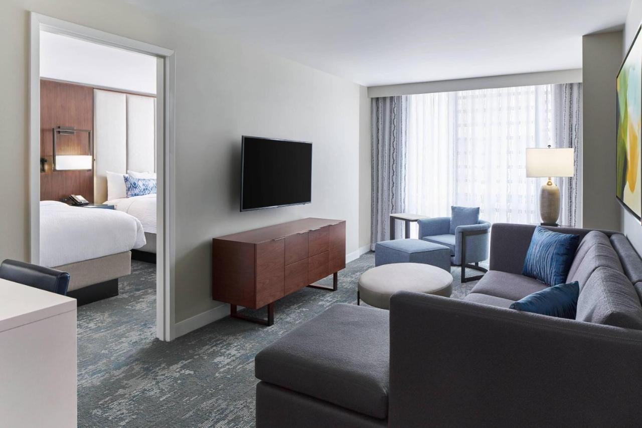 One-Bedroom Suite with Two Queen Beds and Sofa,1554733870:JPEG