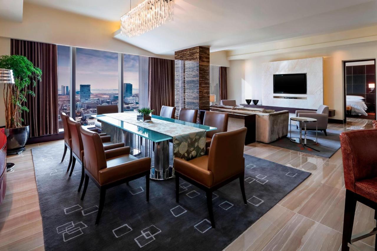 Ambassador Suite, Club lounge access, 1 Bedroom Suite