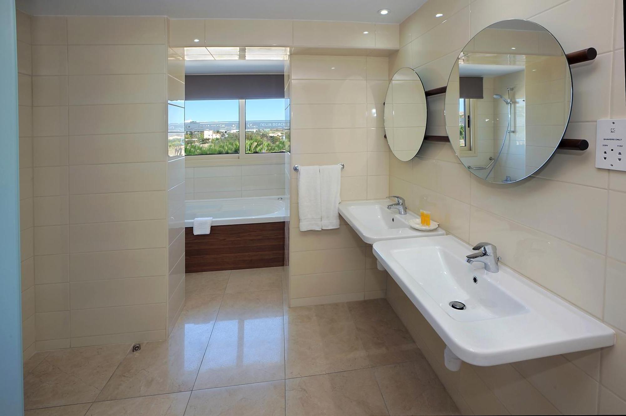 Executive Suite mit Meerblick und Whirlpool-Badewanne