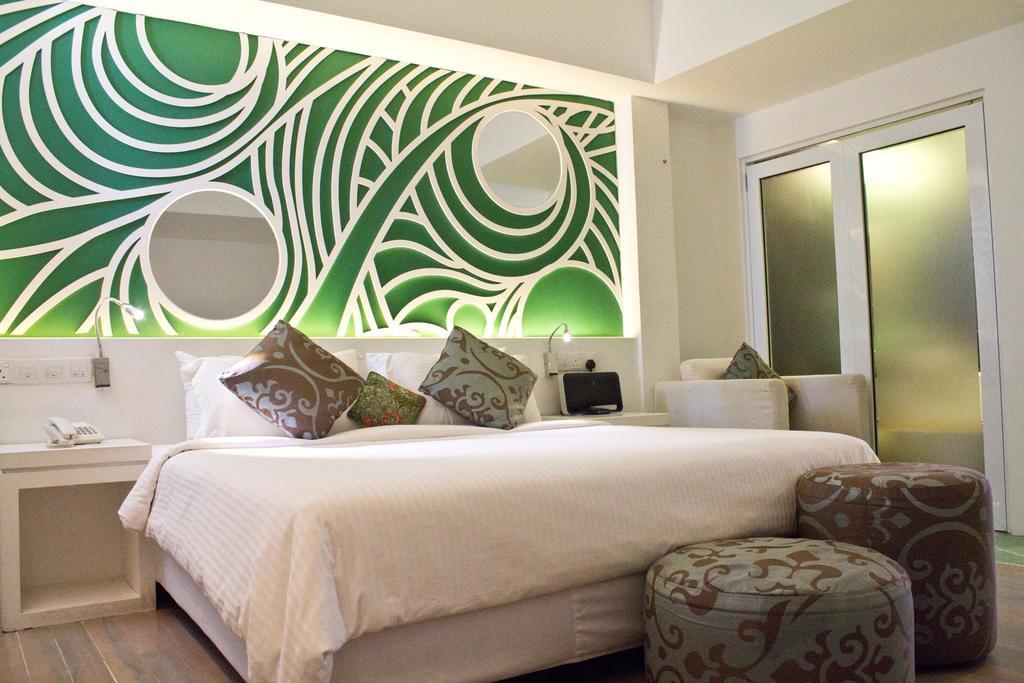 City Facing Suites