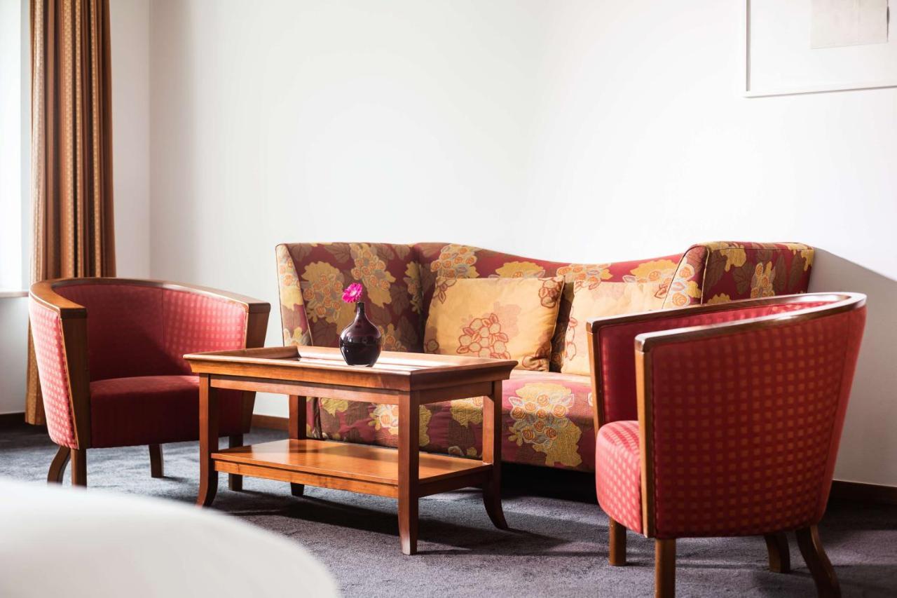 Deluxe King Room with Kitchenette