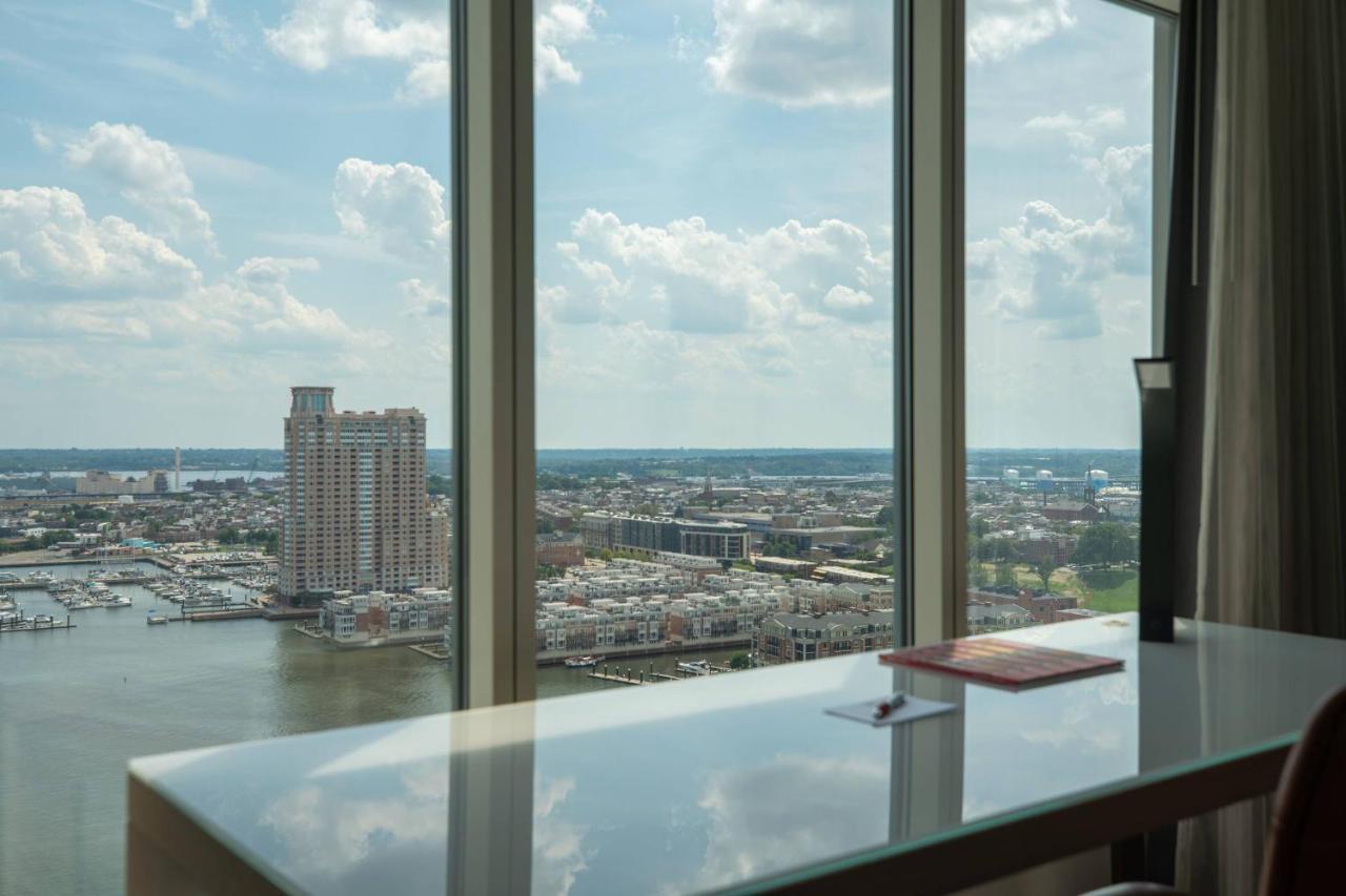 Large Corner King Room with Harbor View