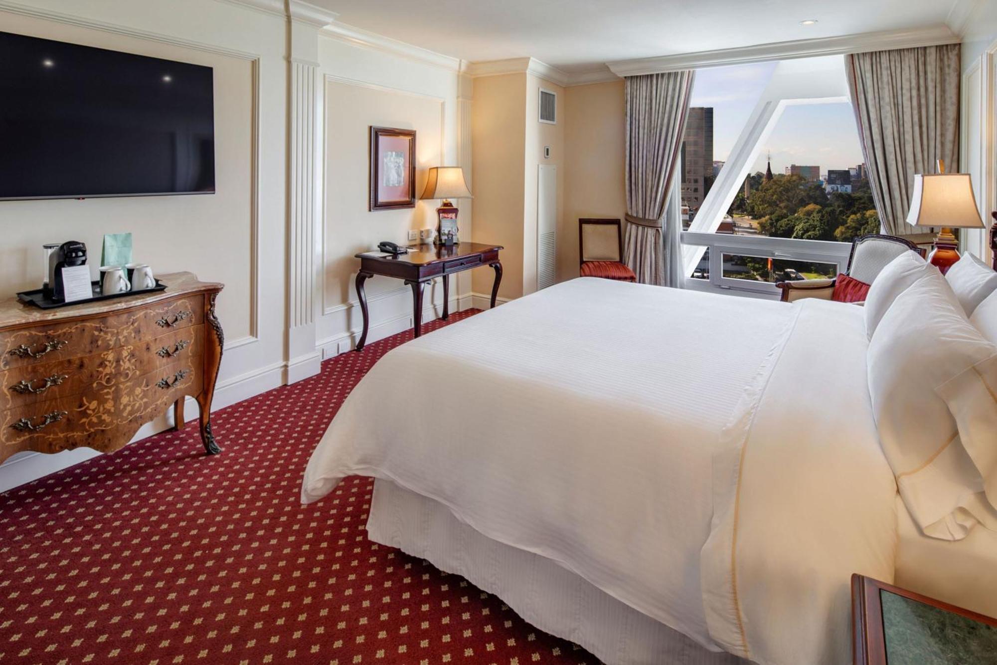 Executive Executive level Guest room 1 King City view,1499368960:JPEG