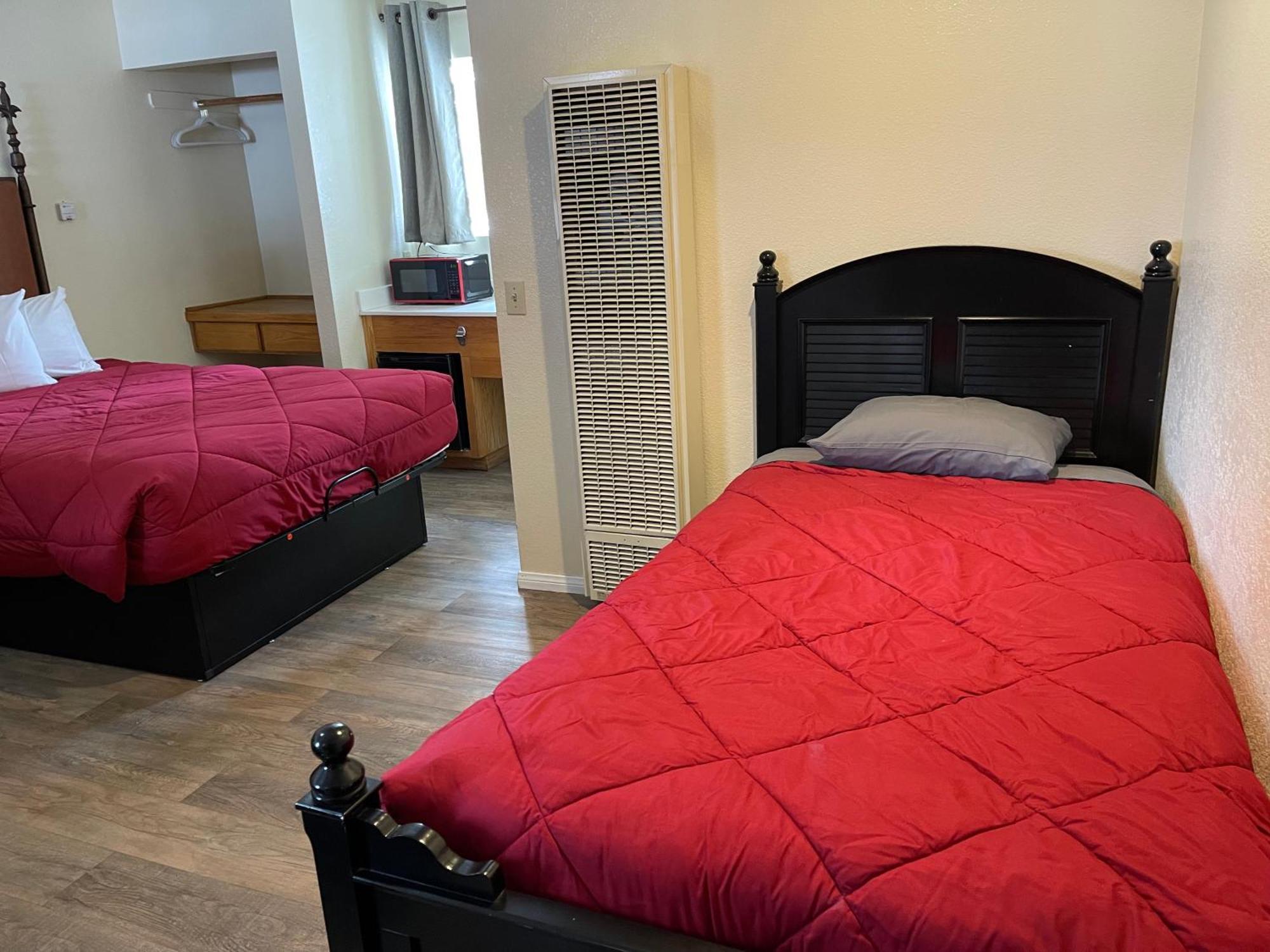 Deluxe Family Suite