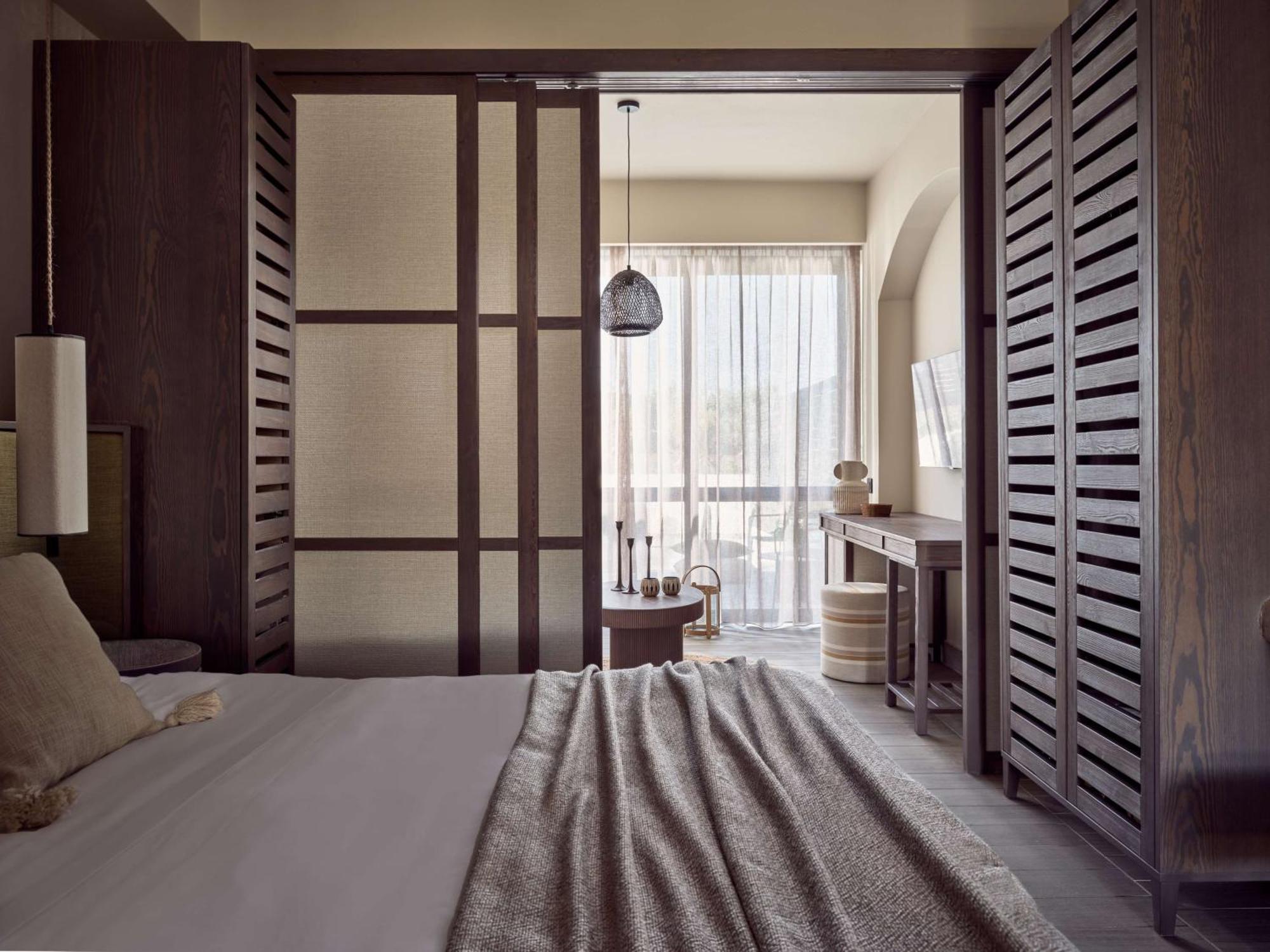 Evergreen Junior King Suite with Balcony