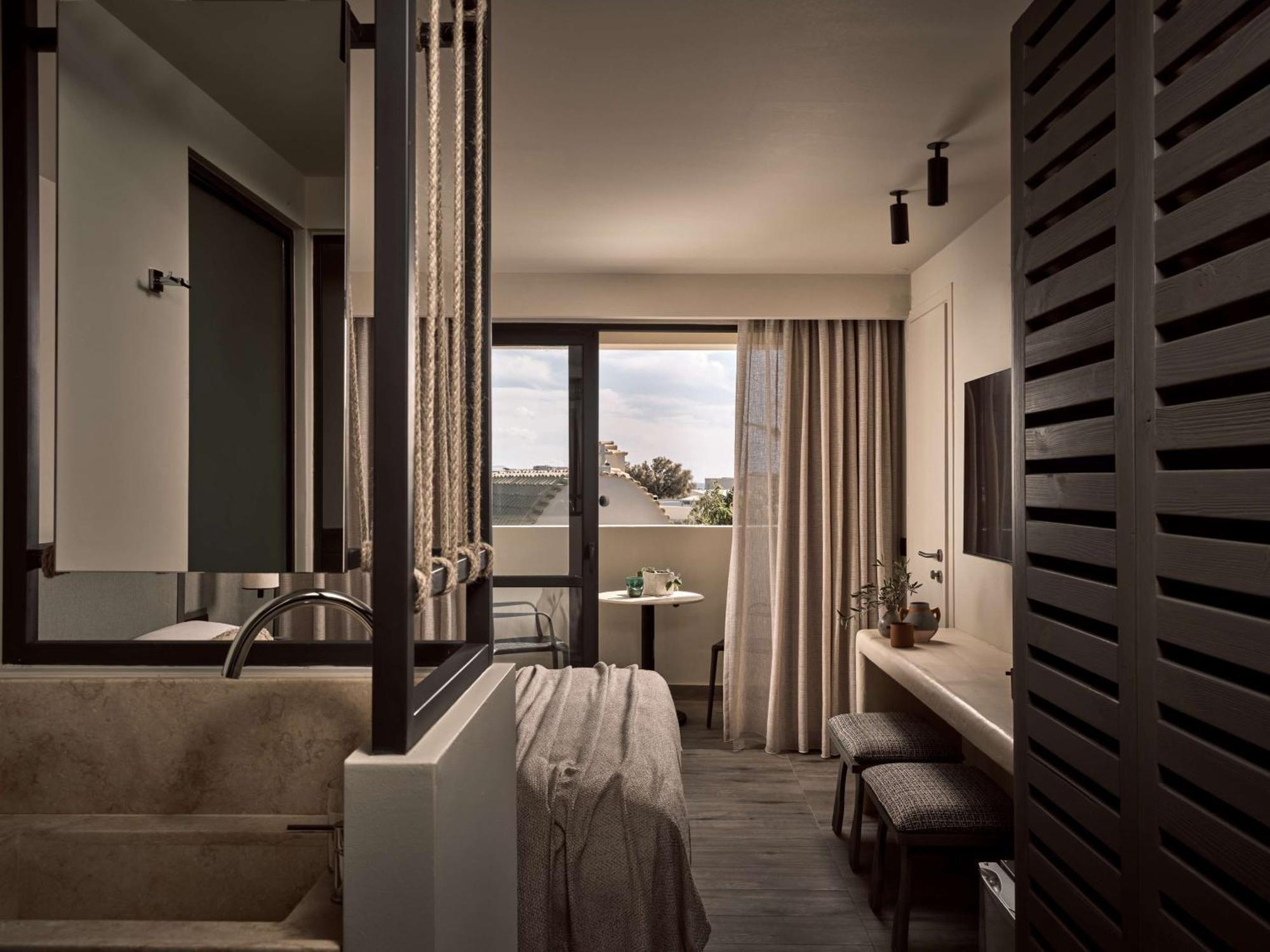 Aterre Retreat king Room with Balcony