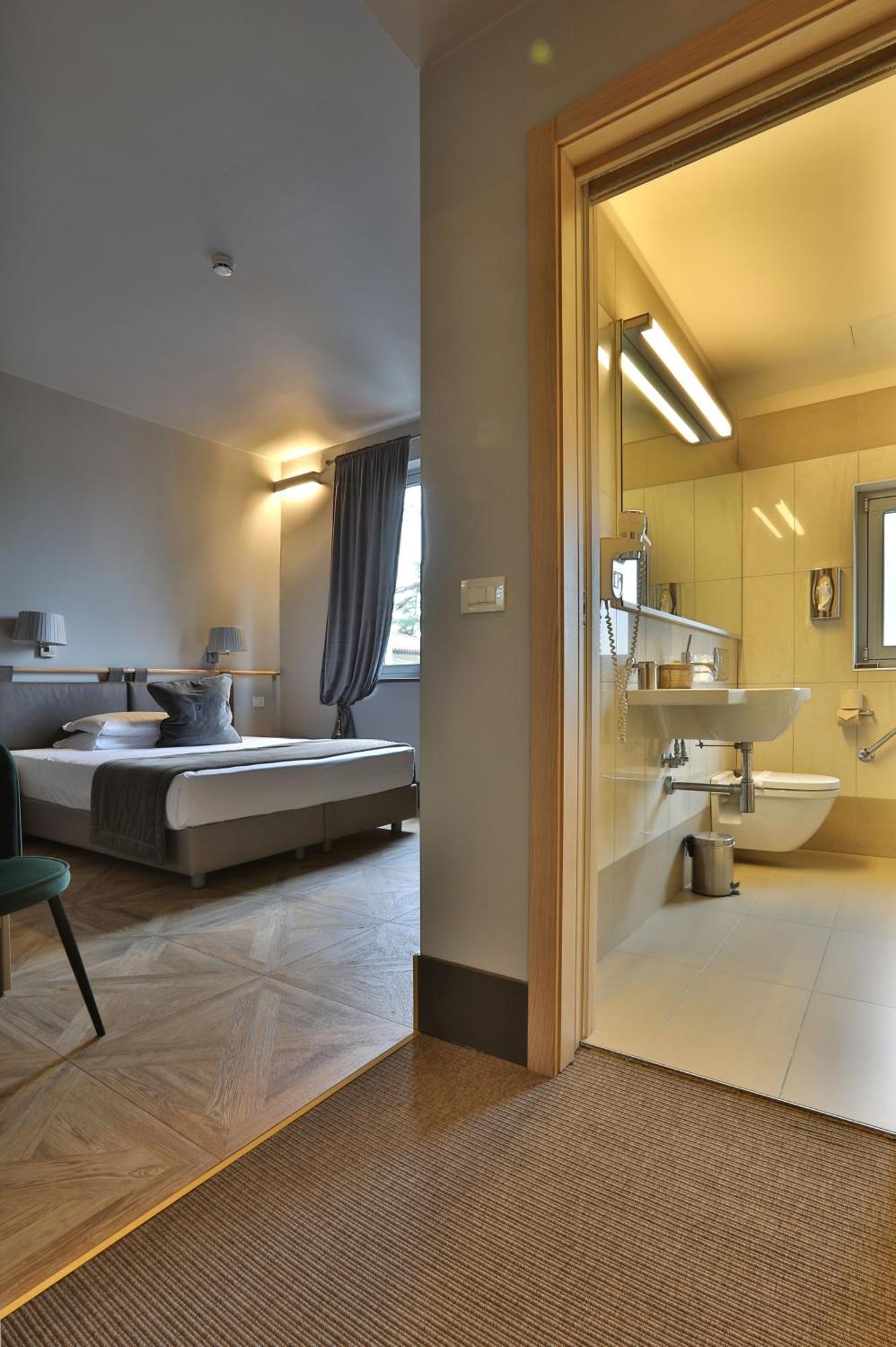 Double or Twin Room,1588059050:JPEG