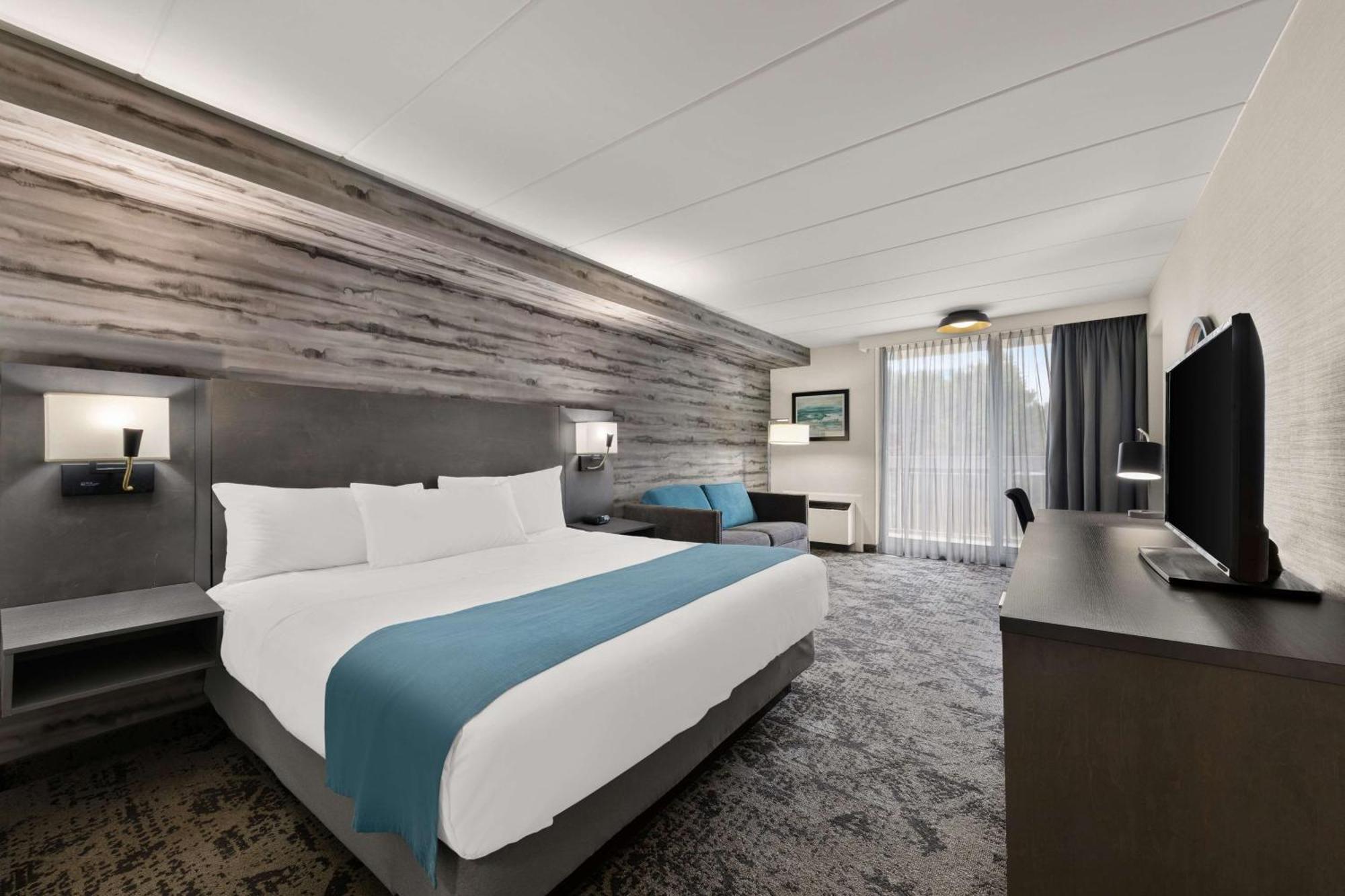 King Room with Sofa Bed and Balcony