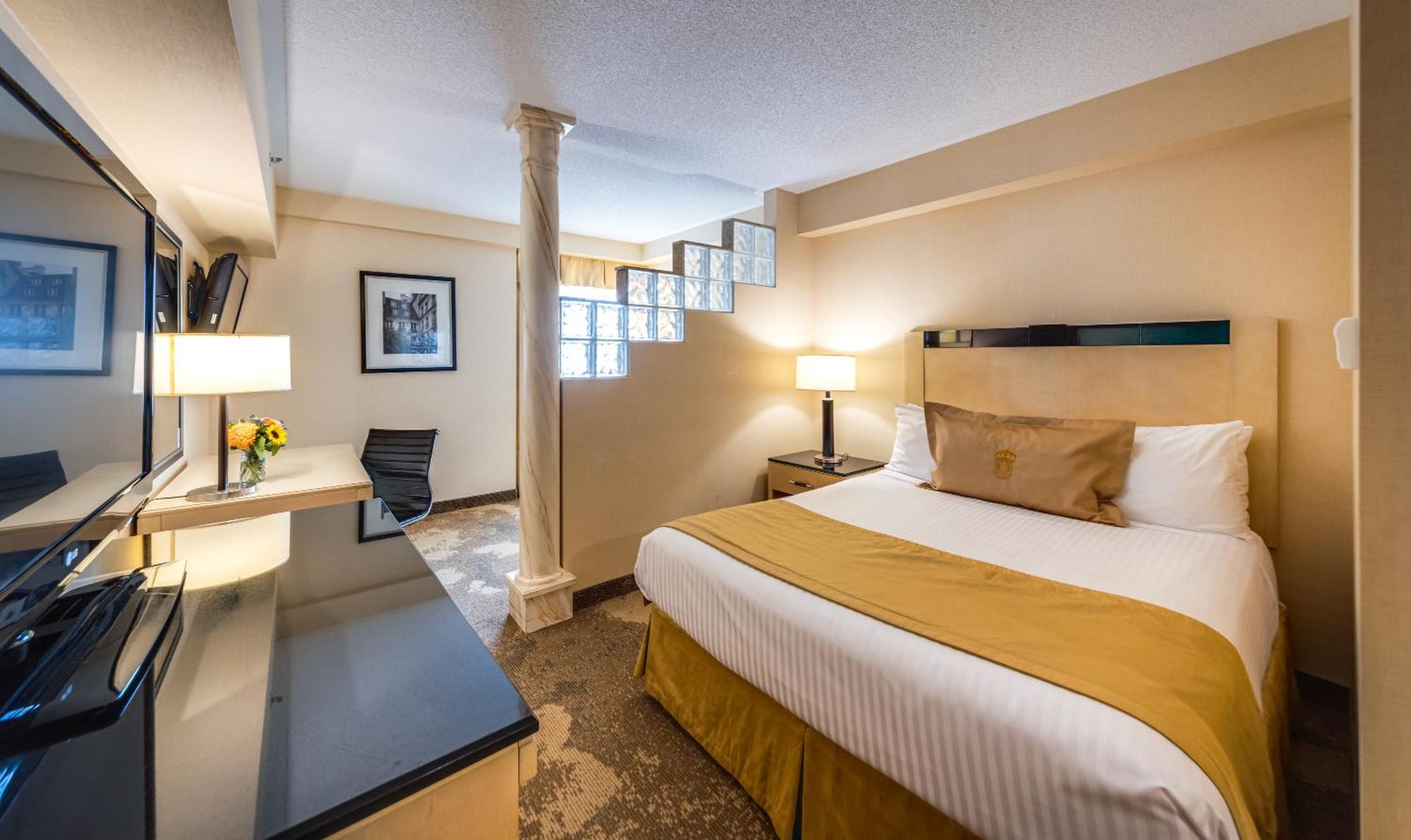 Queen Suite with Sofa Bed,1538765683:JPEG