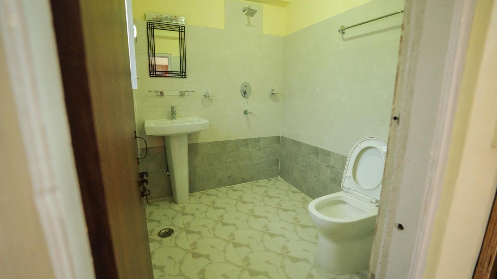 Single Room with Bathroom,1539106846:JPEG
