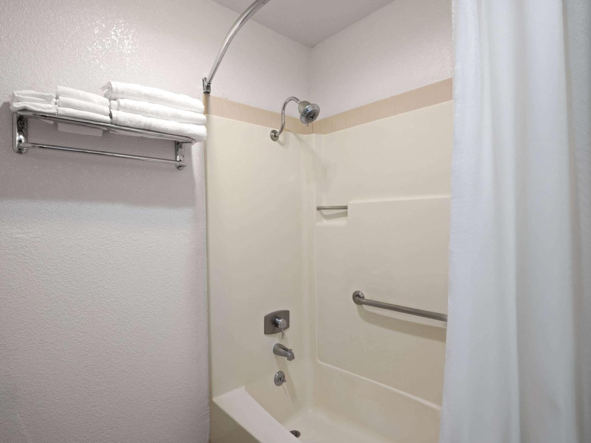 Deluxe Queen Room with Two Queen Beds - Non-Smoking