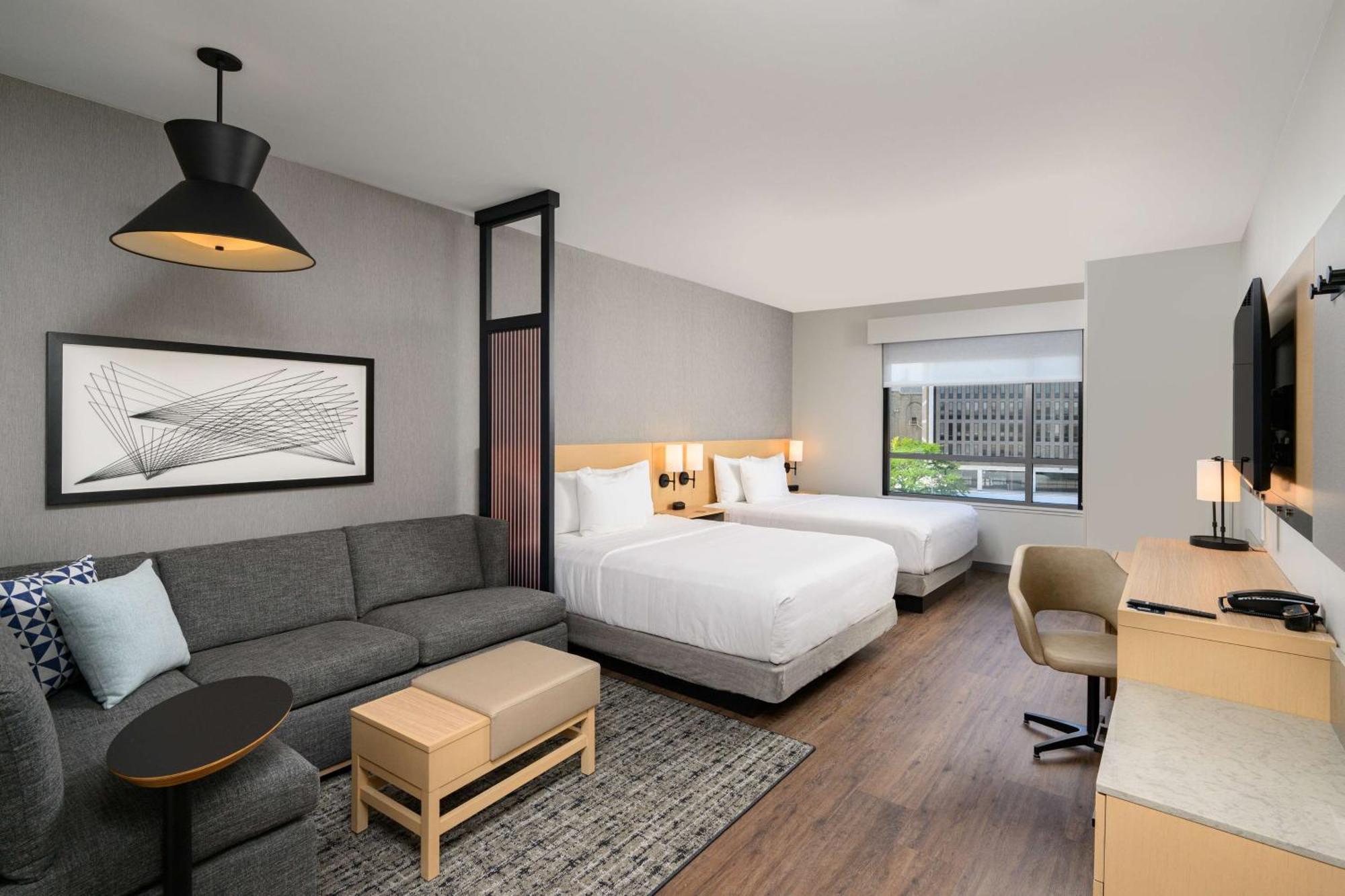 Queen Room with Two Queen Beds and Accessible Tub