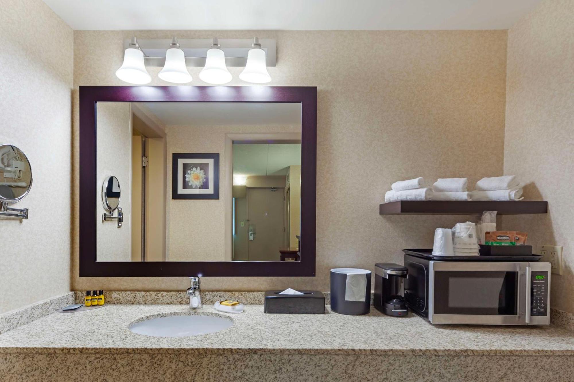 Family Suite with One King Bed and Two Queen Beds - Non-Smoking,1542709690:JPEG