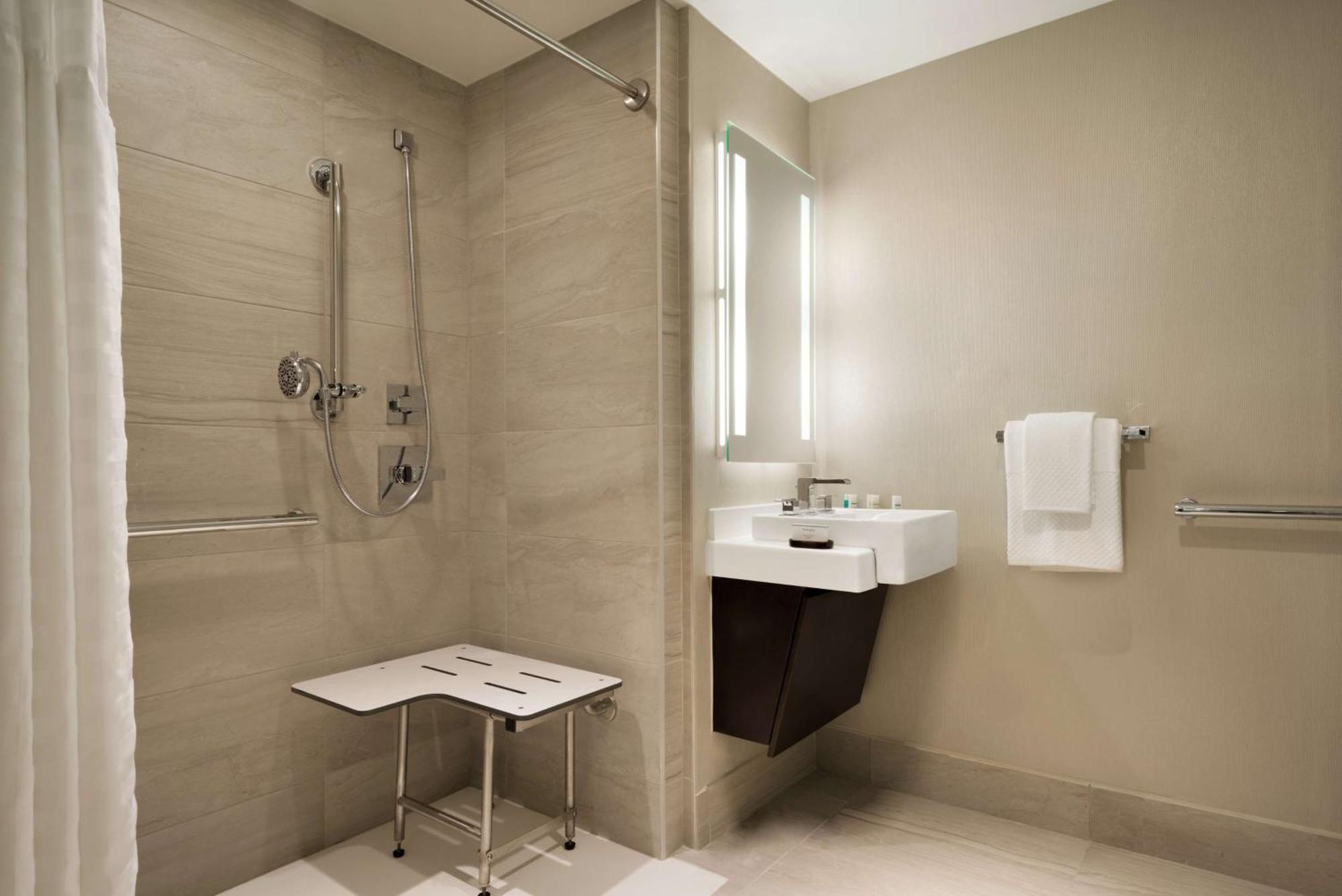 King Studio Suite - Mobility Access,1545579181:JPEG